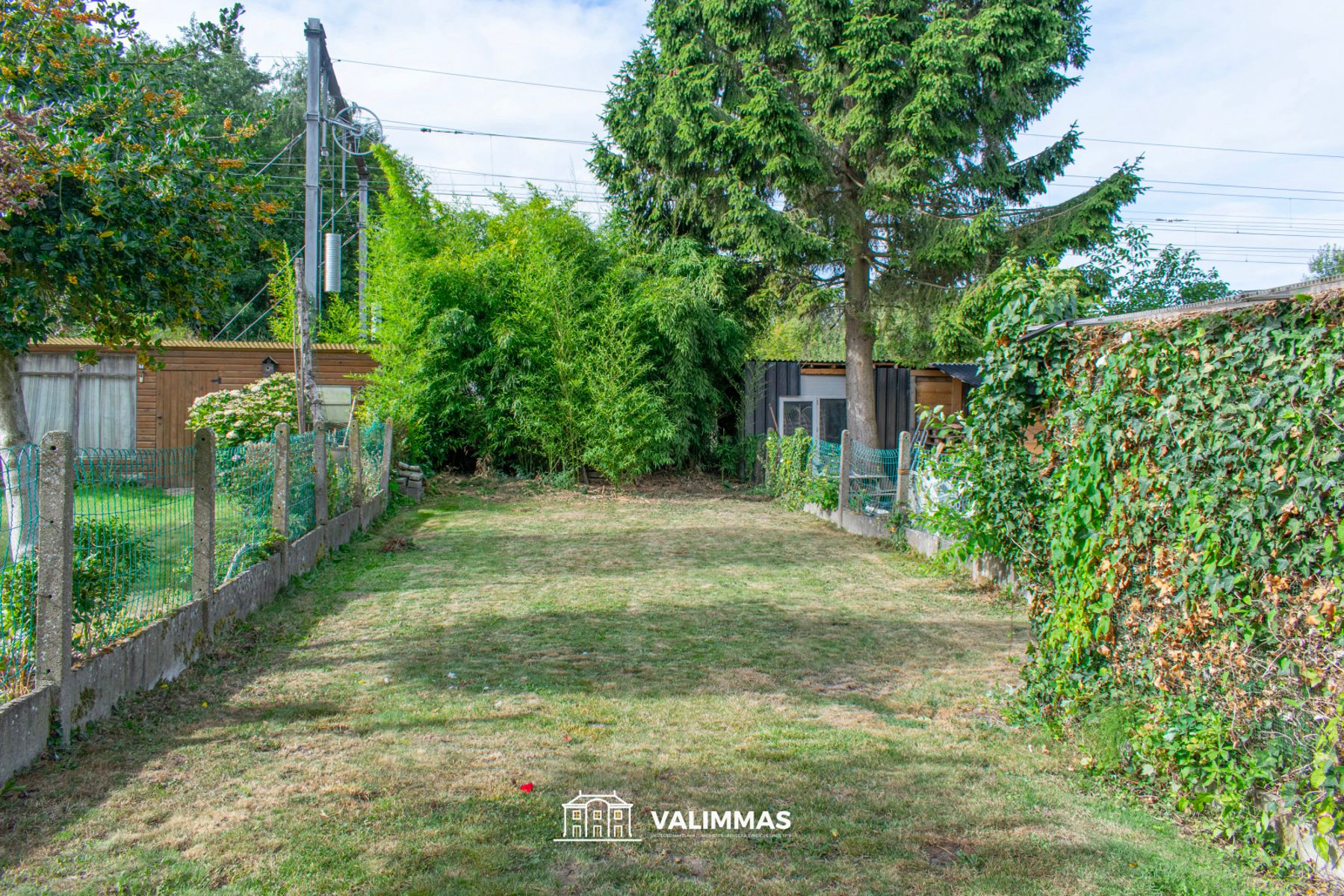 Een commercieel gelegen ruime handelswoning met mooie tuin foto 4