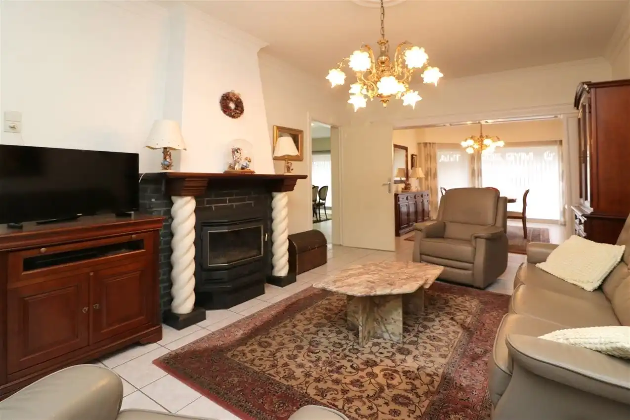 label c, nabij station, garage voor vijf wagens foto 35