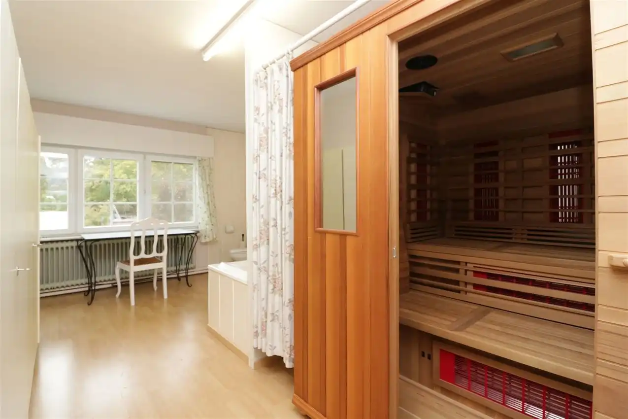 label c, nabij station, garage voor vijf wagens foto 35