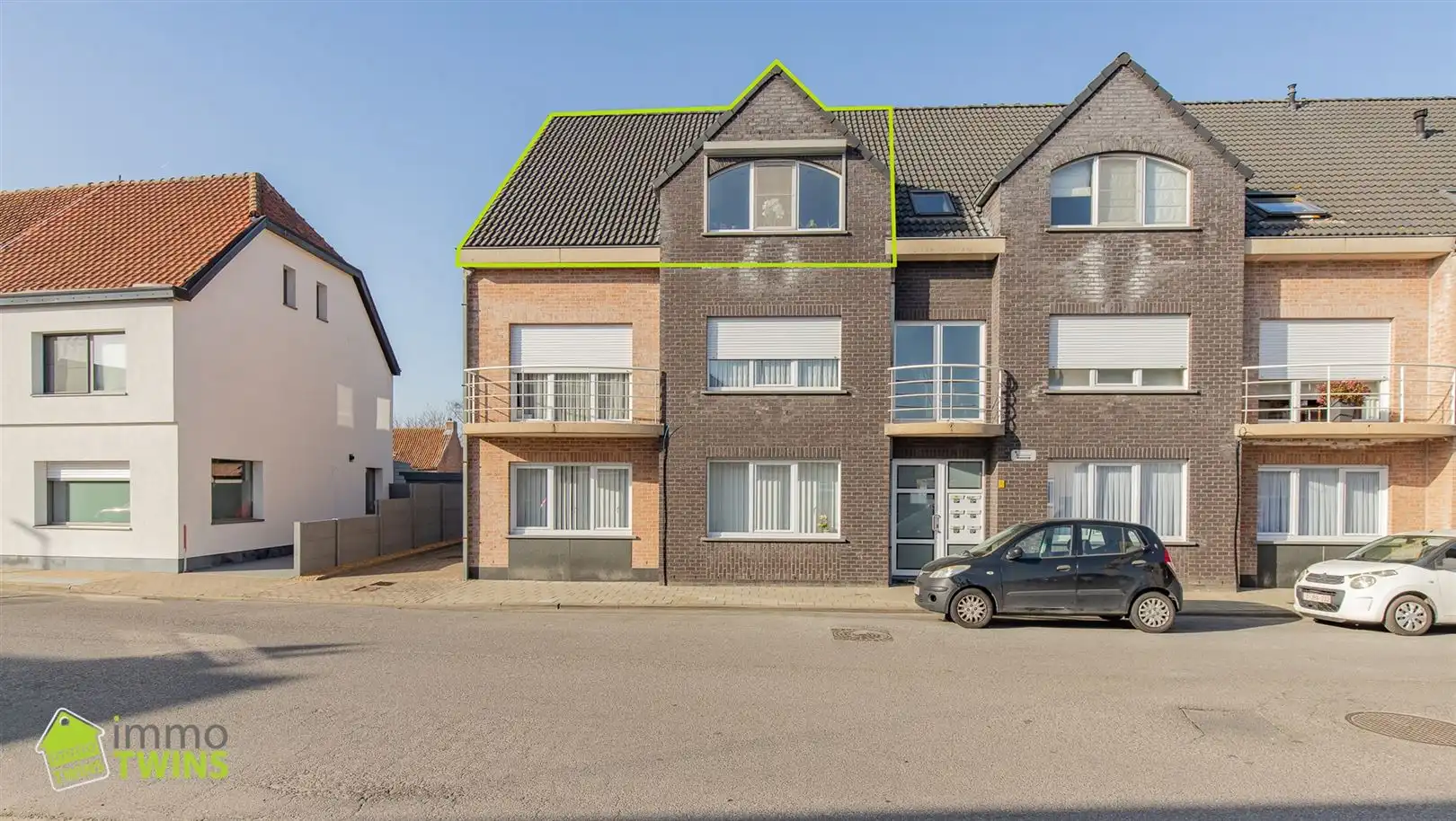 Duplex app met garage  foto {{pictureIndex}}