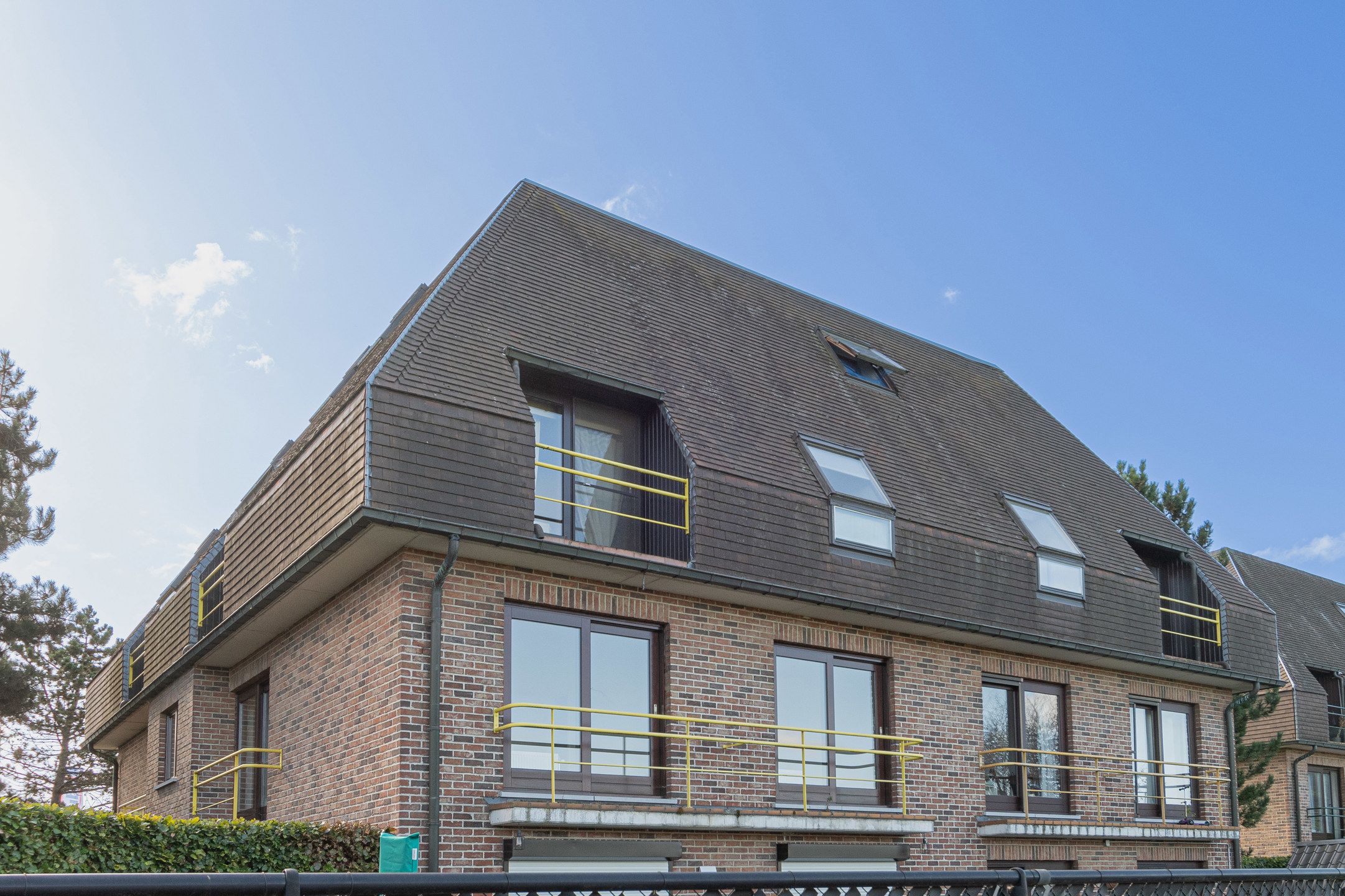 Ruim 3-slaapkamerappartement met garage foto 18