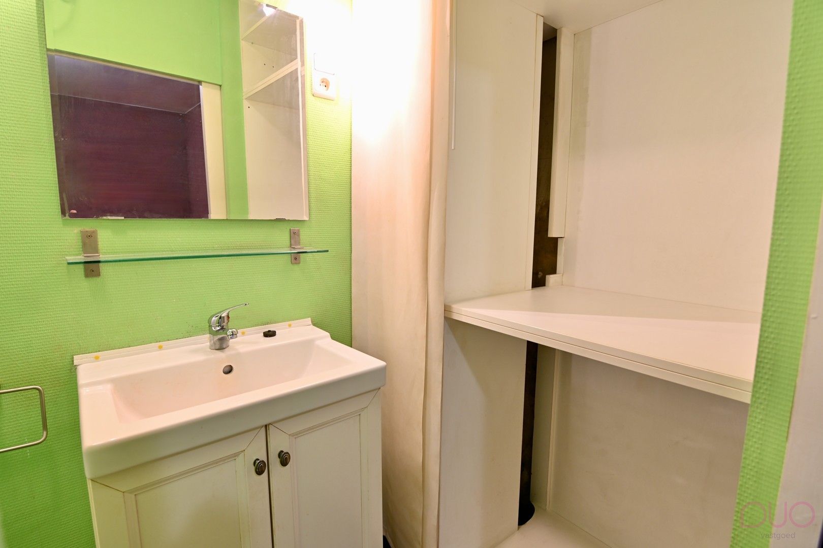 Instapklaar appartement met terras in hartje Sint-Truiden foto 13