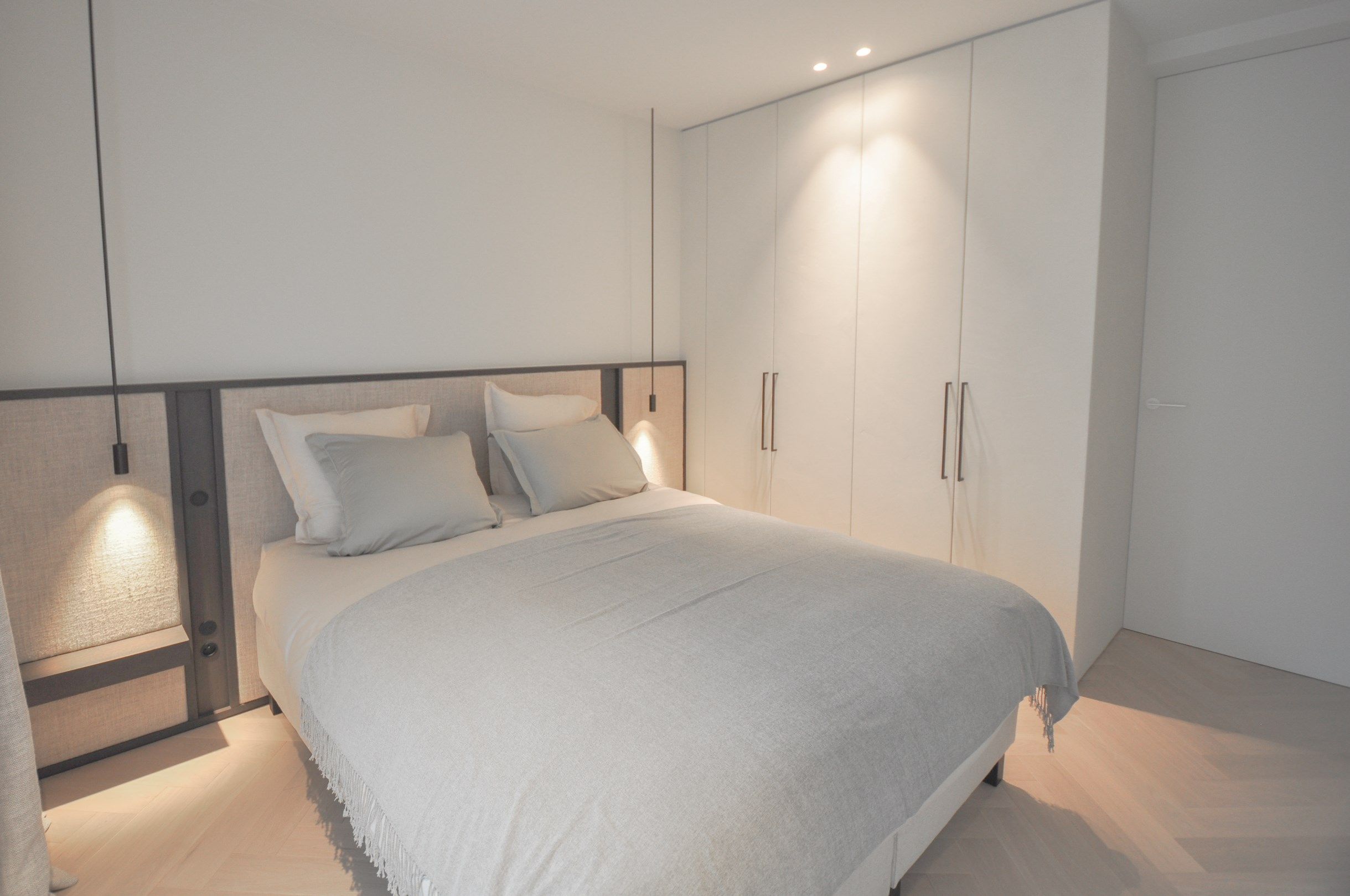 Uitzonderlijk ,tijdloos volledig gerenoveerd appartement met een open zicht . foto 34