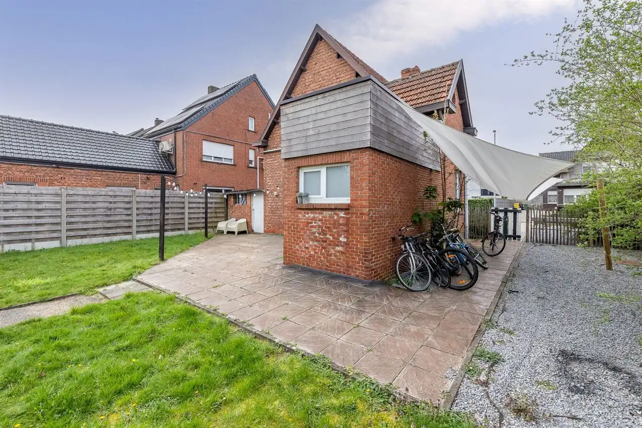 Centraal gelegen woning met garage, 3 slpk. en tuin foto 5