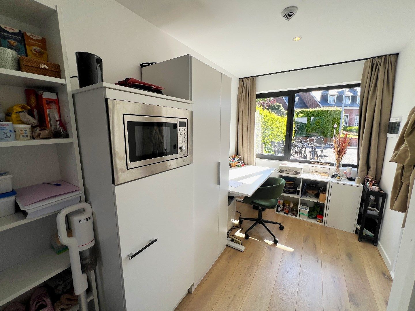 Volledig gerenoveerde en gemeubelde kamer met privé-sanitair in een kleinschalige residentie!  foto 2