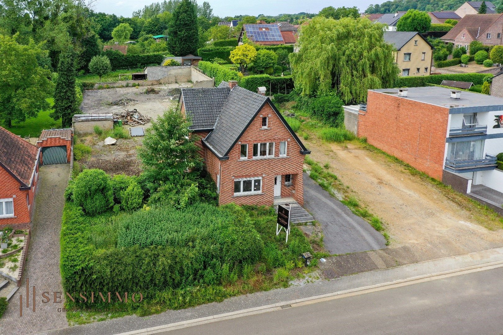 Open bebouwing met bouwgrond op 13a perceel incl. vergunde renovatieplannen foto 2