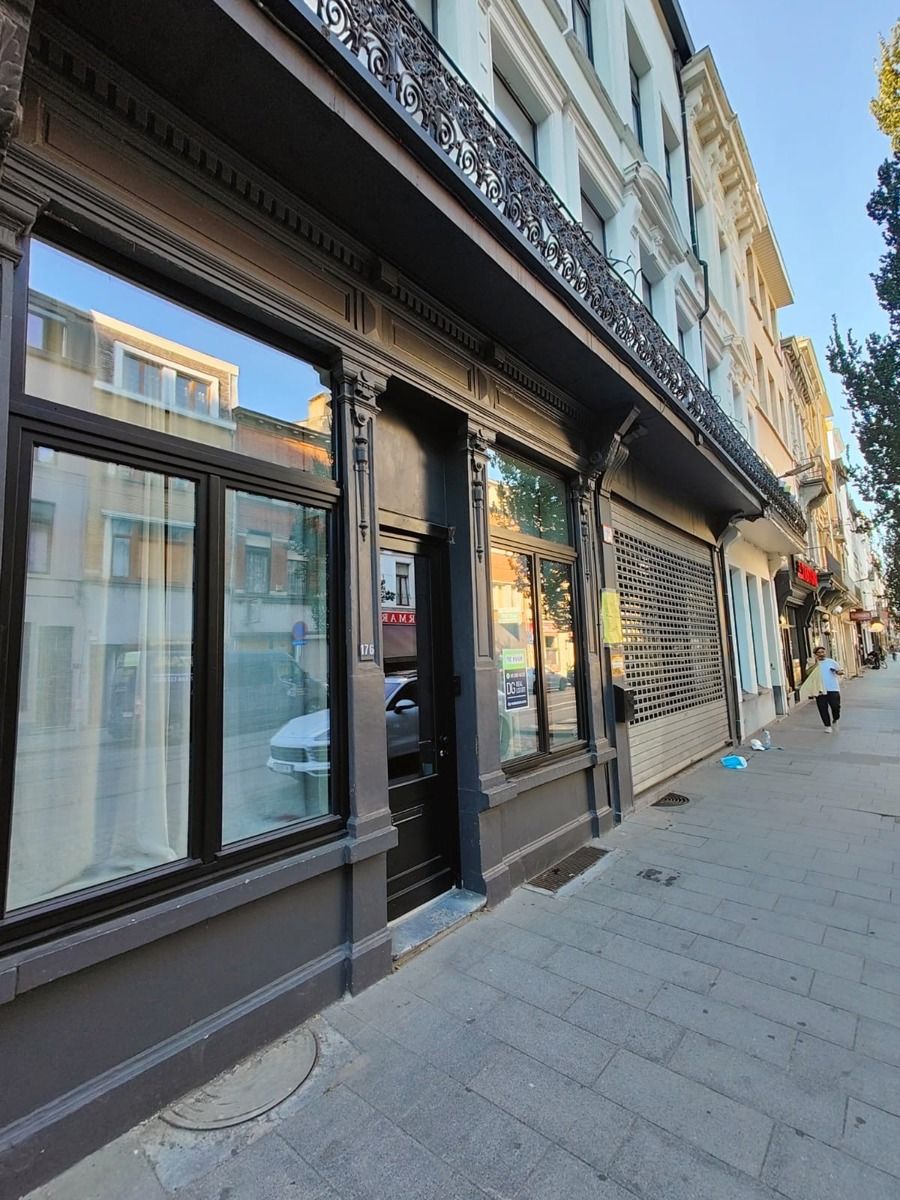 Karaktervol kantoor 34 m² in opkomende Brederodestraat foto 2