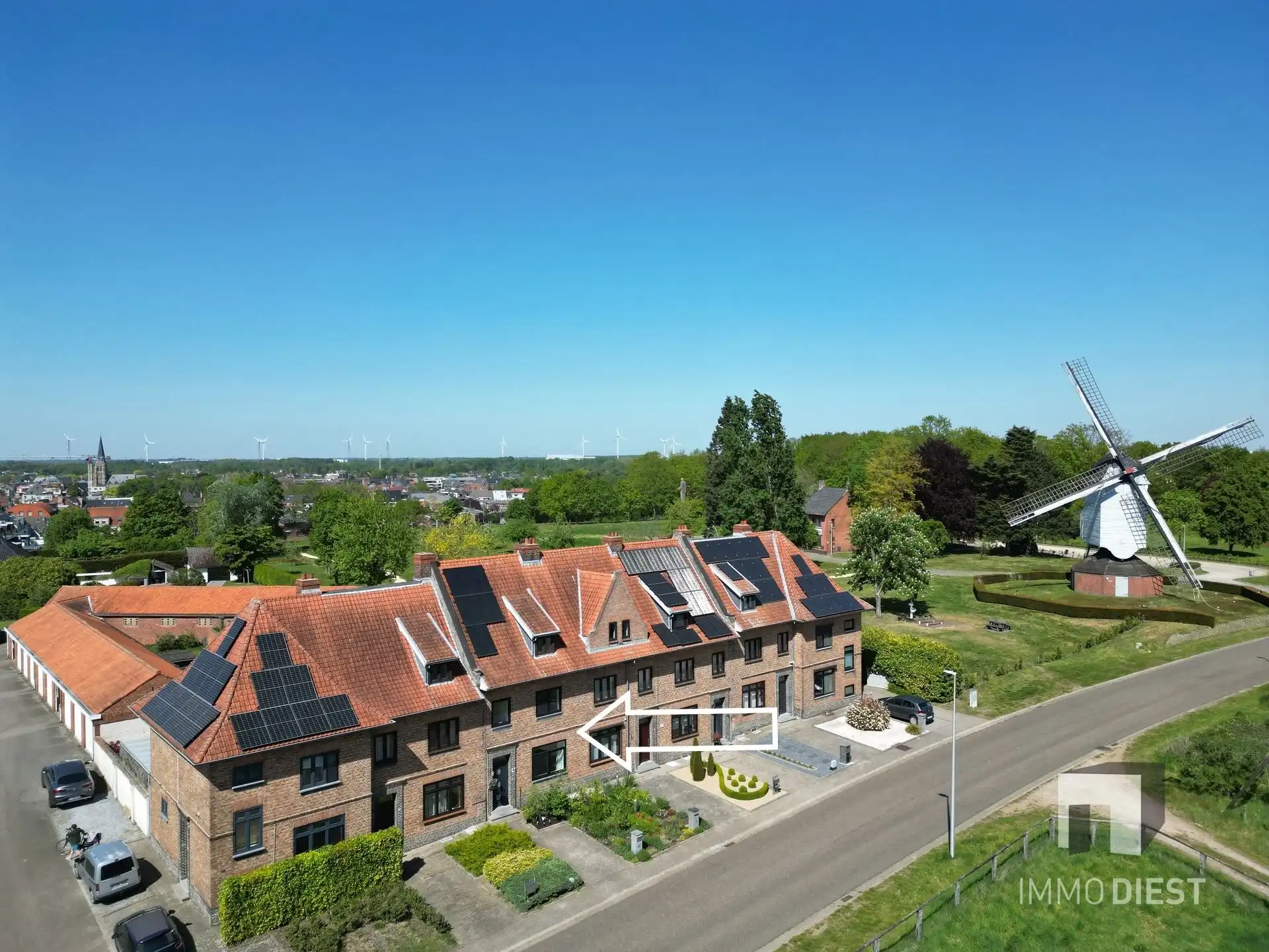 Karakterwoning met 3 slaapkamers en EPC label B foto {{pictureIndex}}