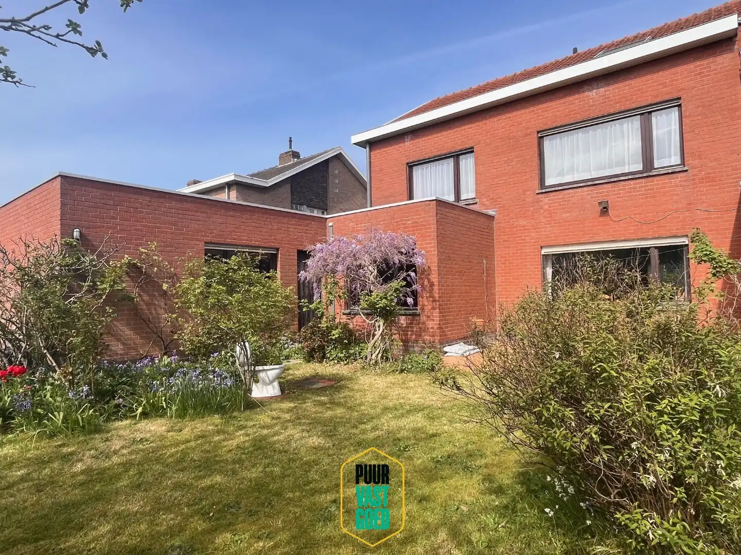 Bijzonder ruim halfopen huis op 5 are grond met toffe zonnige tuin + garage  foto 4