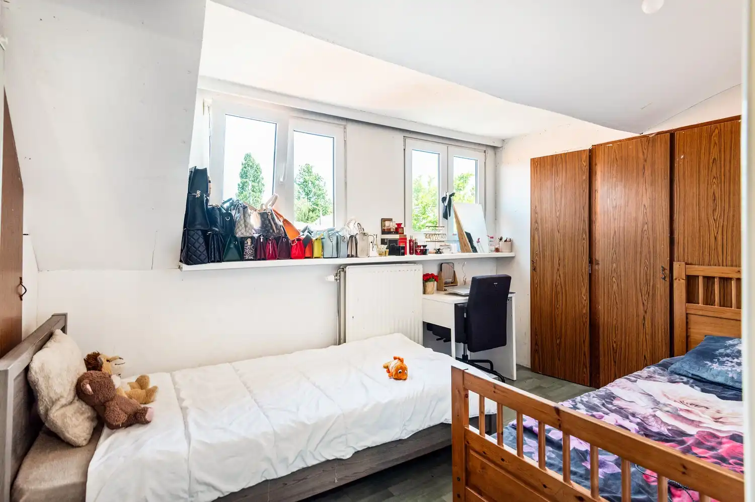 Te renoveren woning met veel potentieel in Ranst! foto 14