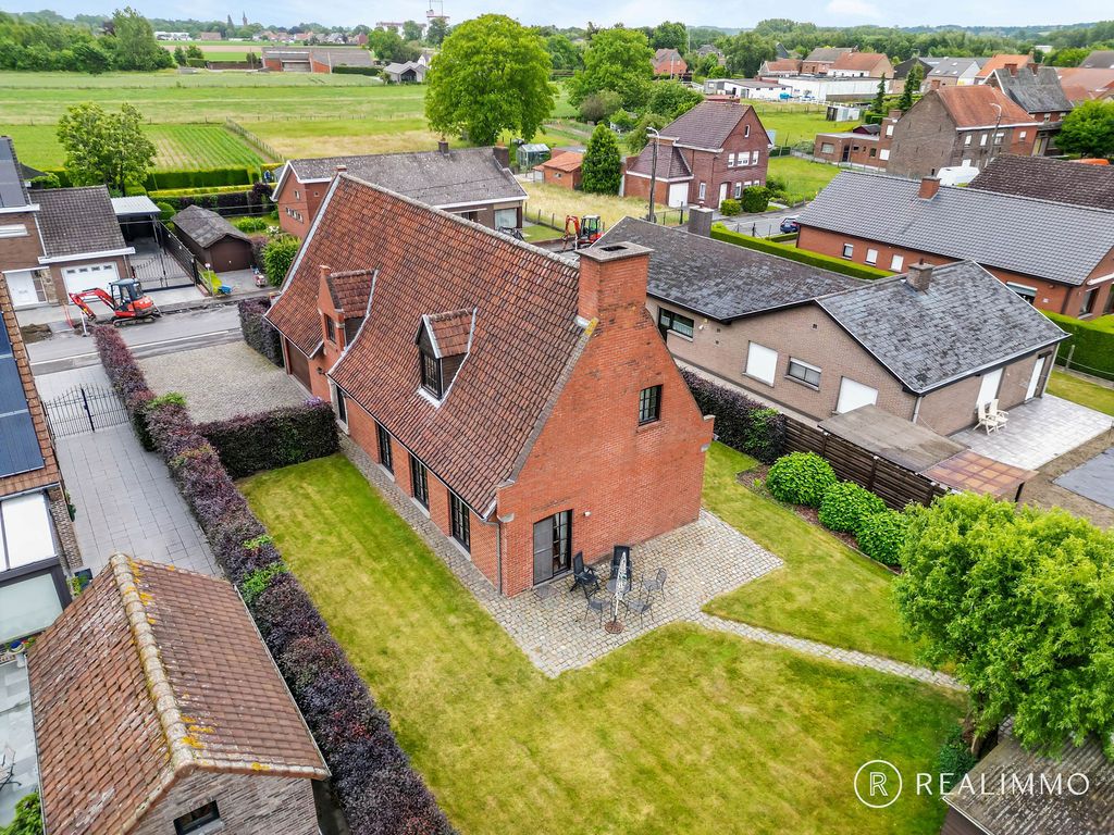 Karaktervolle rustig gelegen woning in Waarmaarde foto 3