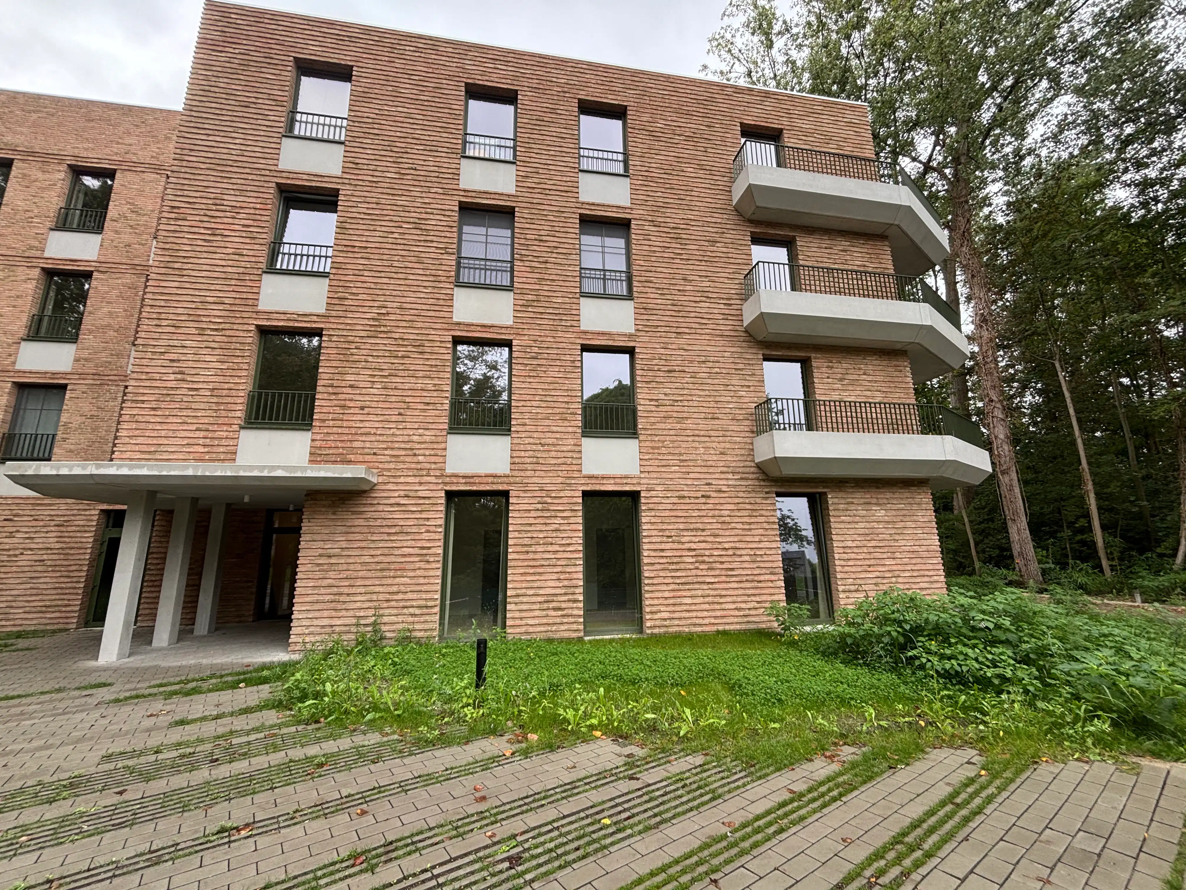 LUXUEUS NIEUWBOUWAPPARTEMENT MET TWEE SLAAPKAMERS EN RUIM TERRAS foto 2