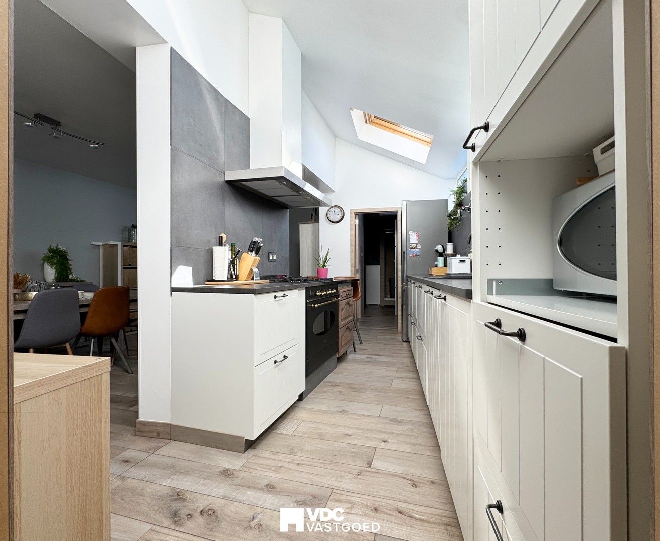 Laat je verrassen door de ruimte achter deze rijwoning! foto 7