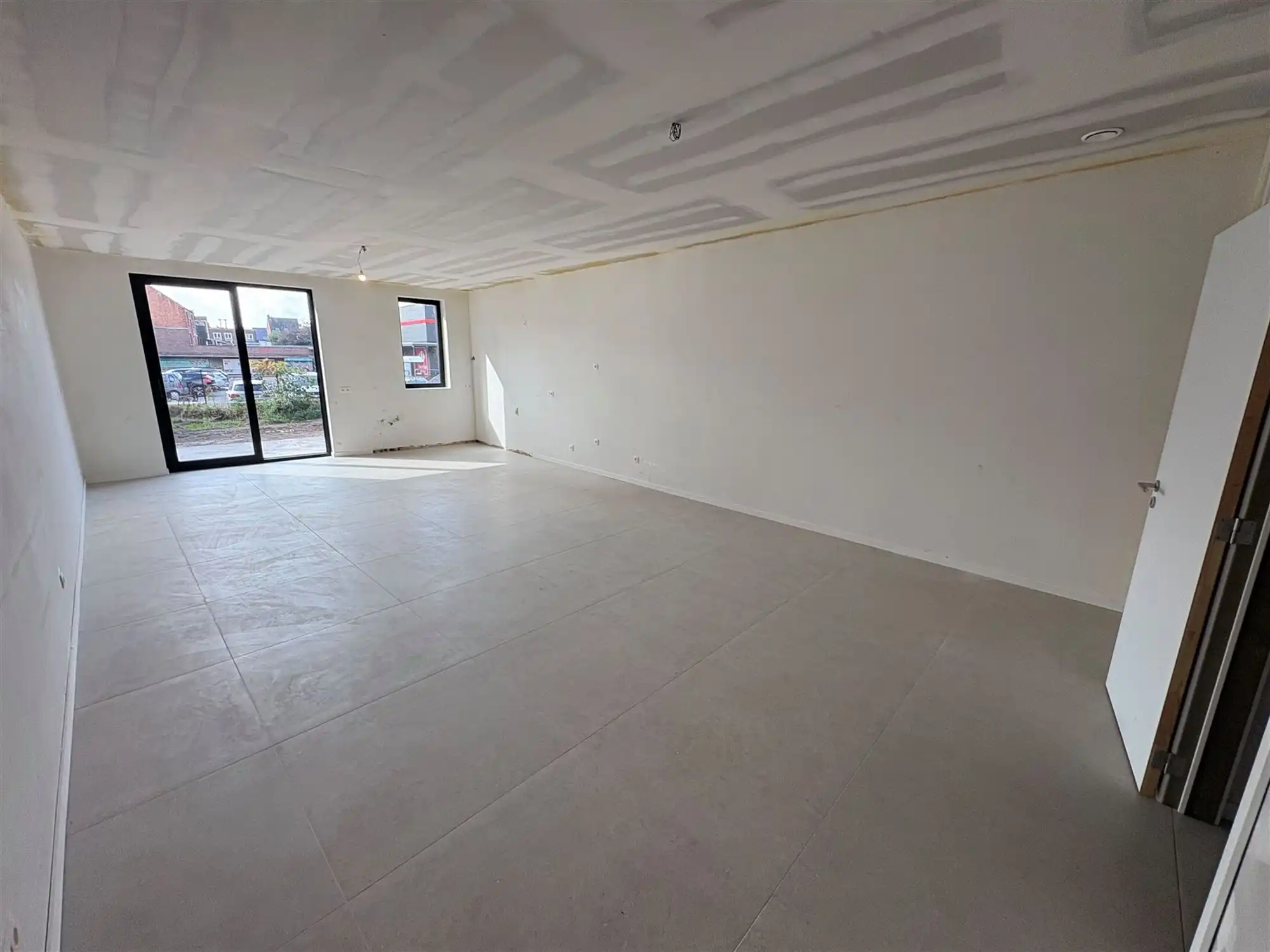 Ruim appartement met 2 slaapkamers en grote zuidtuin. foto 3