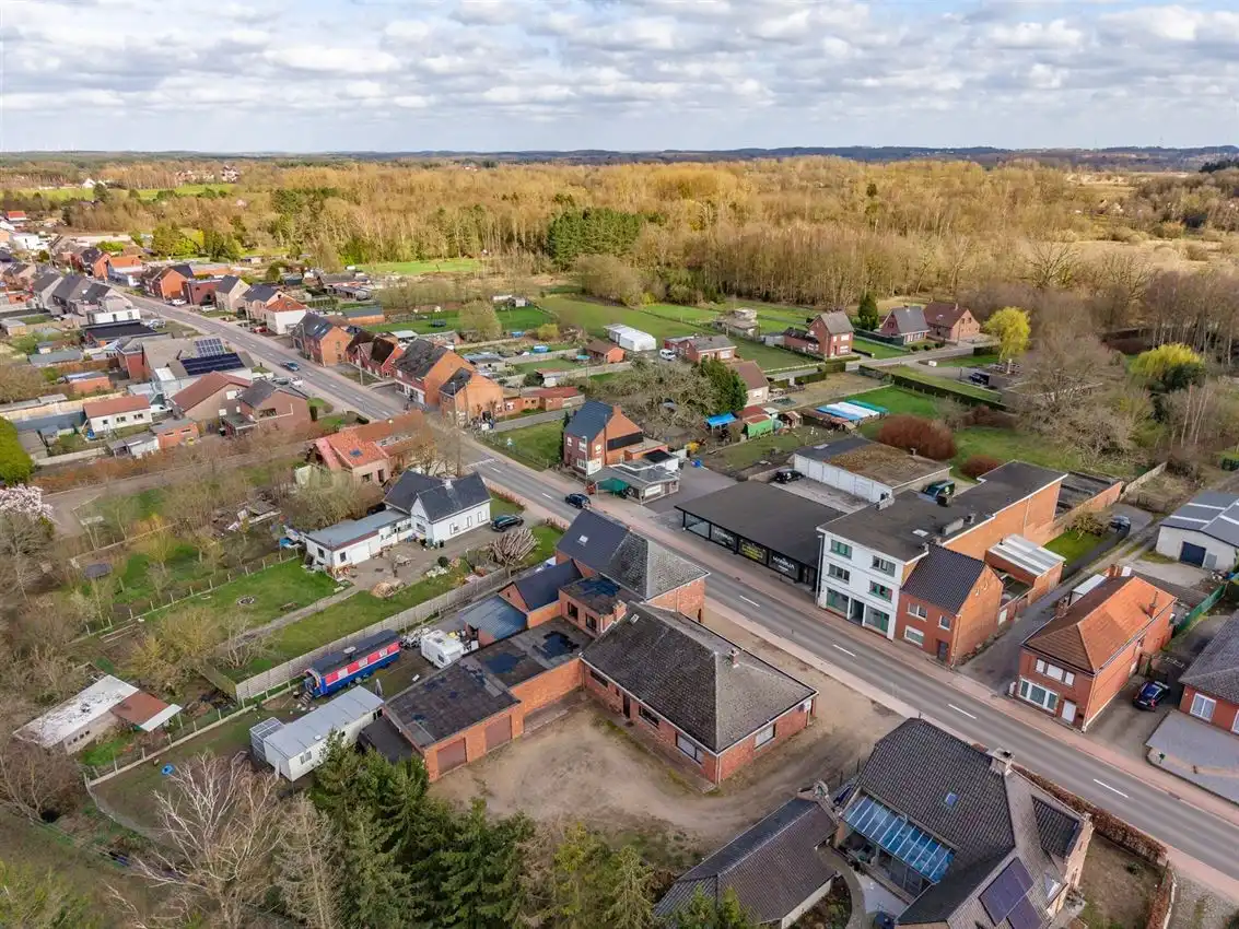 Handspand met ruime woonst en magazijn foto 22