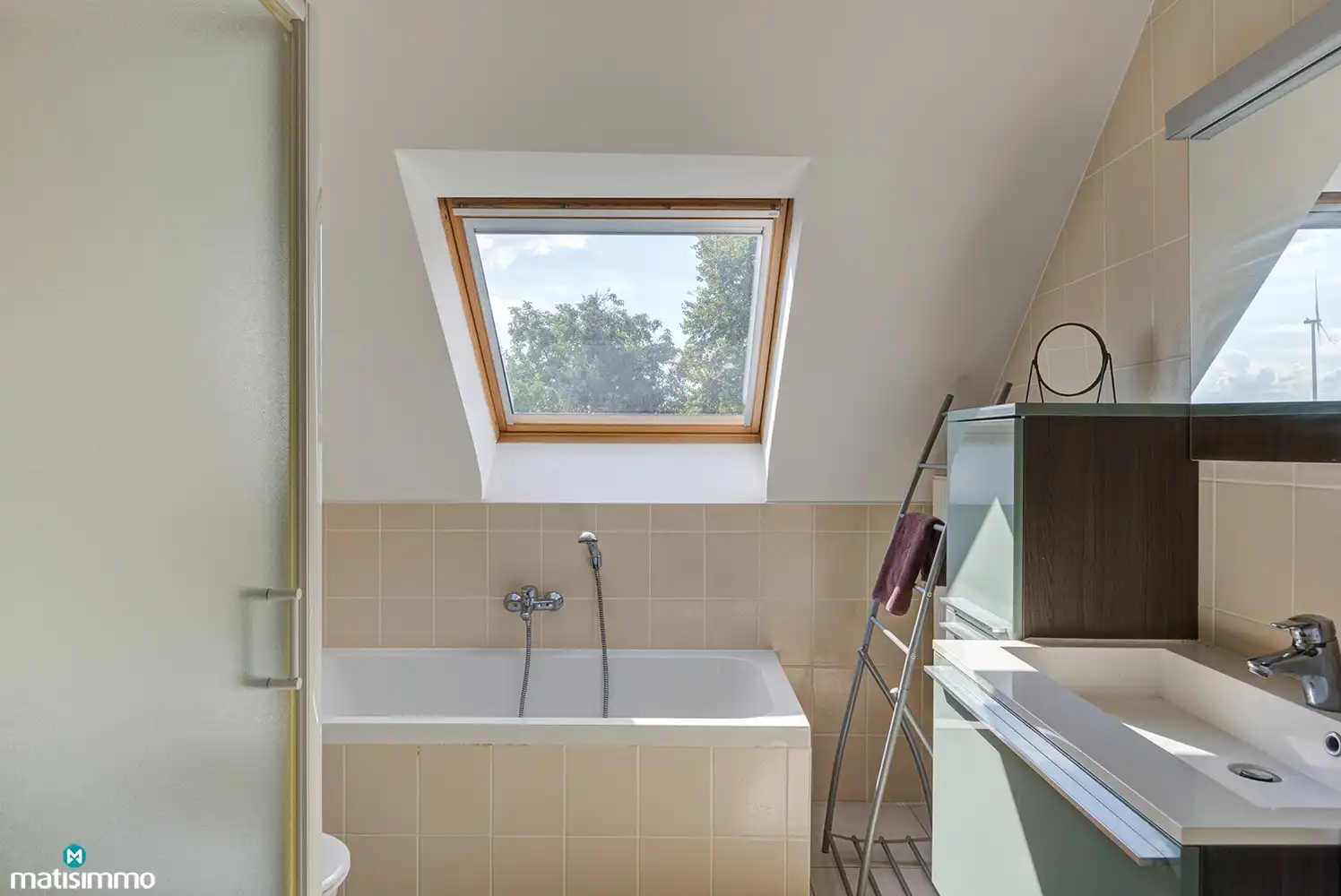 DUPLEXAPPARTEMENT MET 2 SLAAPKAMERS, 1 CARPORT, 1 AUTOSTAANPLAATS, TERRAS, AIRCO EN ZONNEPANELEN TE GROTE-SPOUWEN foto 15