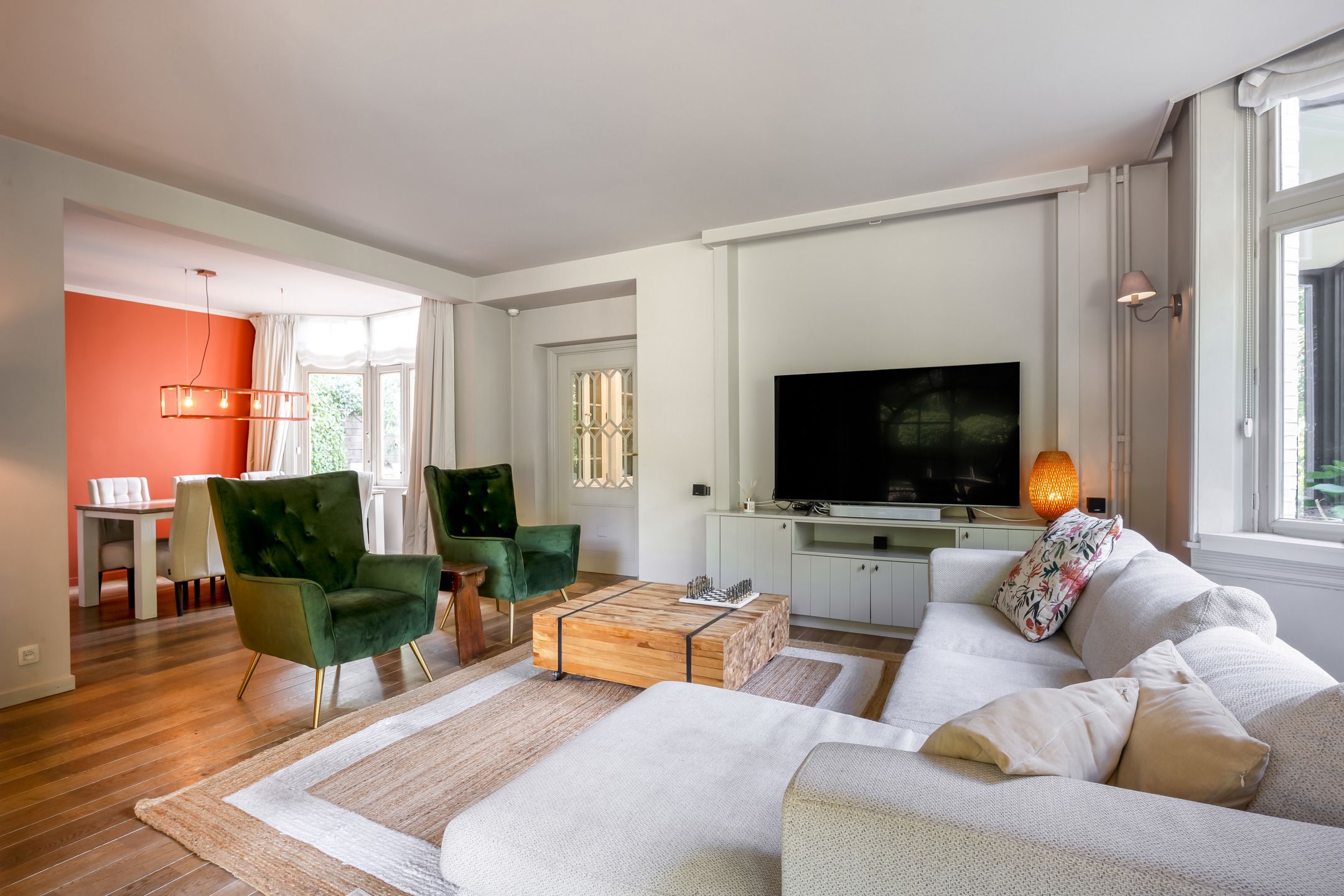 Karaktervolle villa op ca 1.780 m² met bijgebouw en garage foto 12