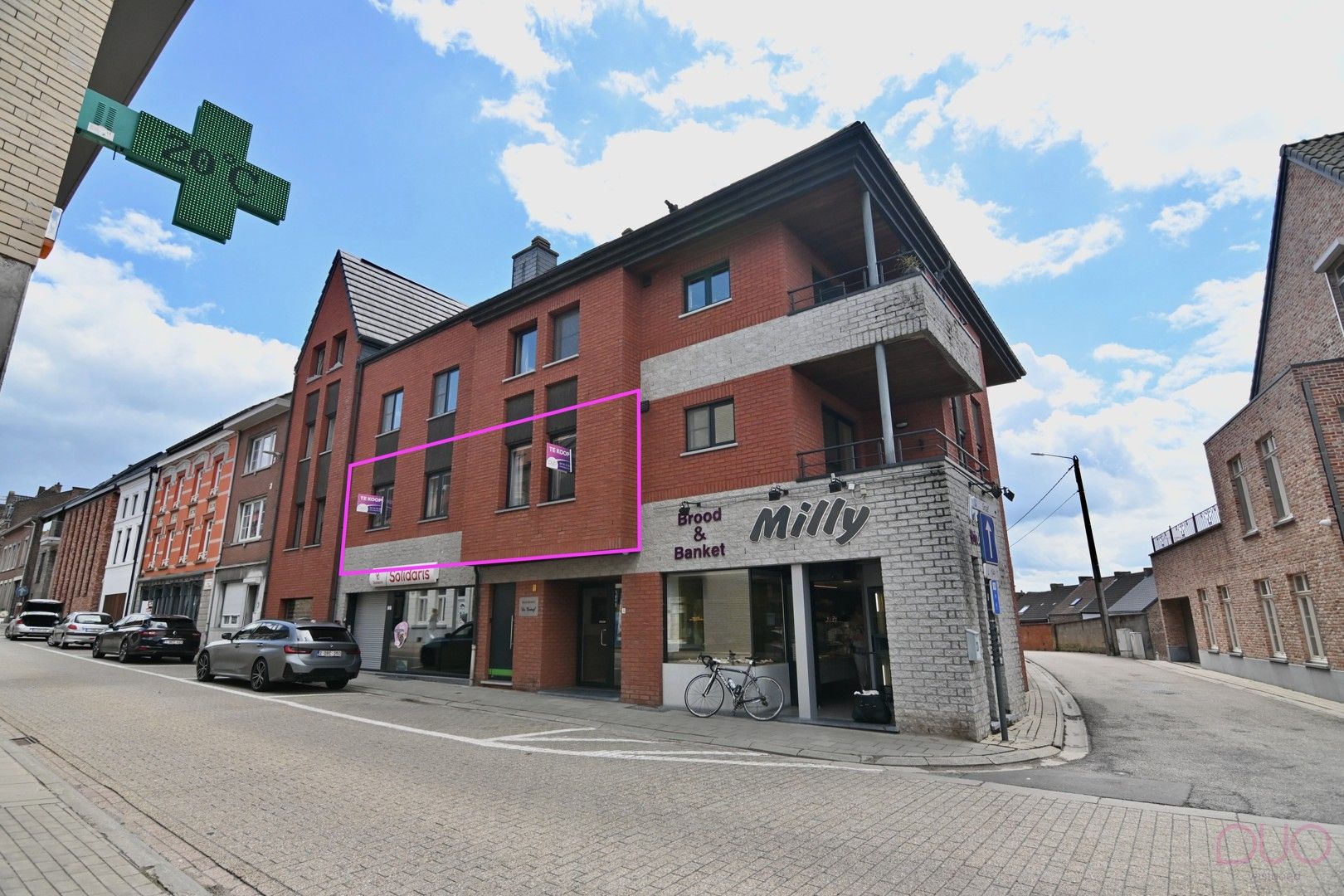 Instapklaar appartement met 2 slaapkamers en autostaanplaats in het stadscentrum van Tongeren-Borgloon (toplocatie inclusief meubels)! foto {{pictureIndex}}
