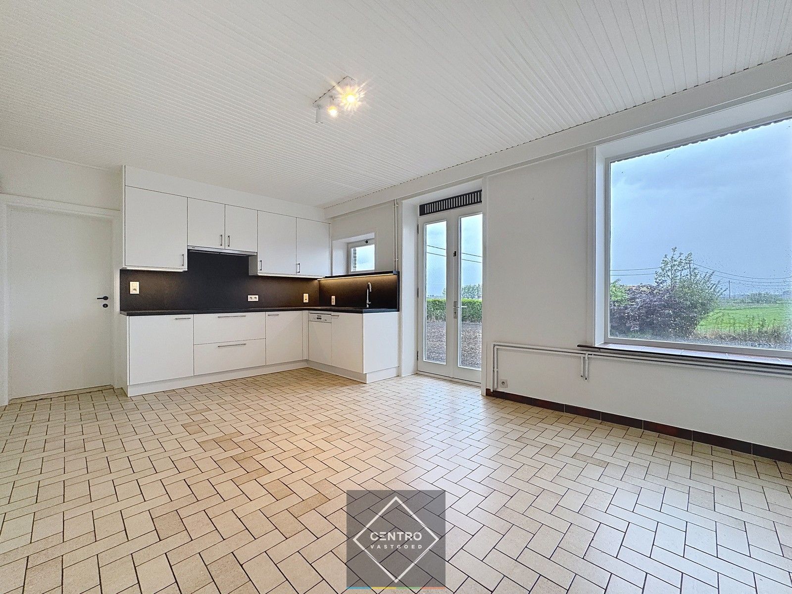 Landelijk gelegen woning met 4 slpks, bureel én garage! foto 6