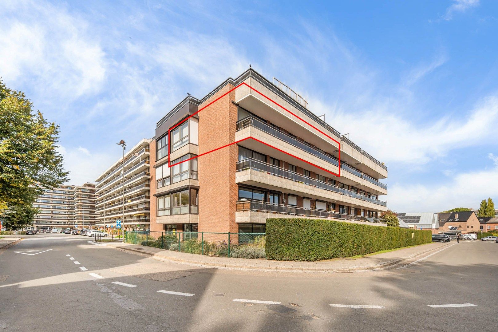 2 slpk appartement, 126 m², terras, autostaanplaats, kelderberging foto {{pictureIndex}}