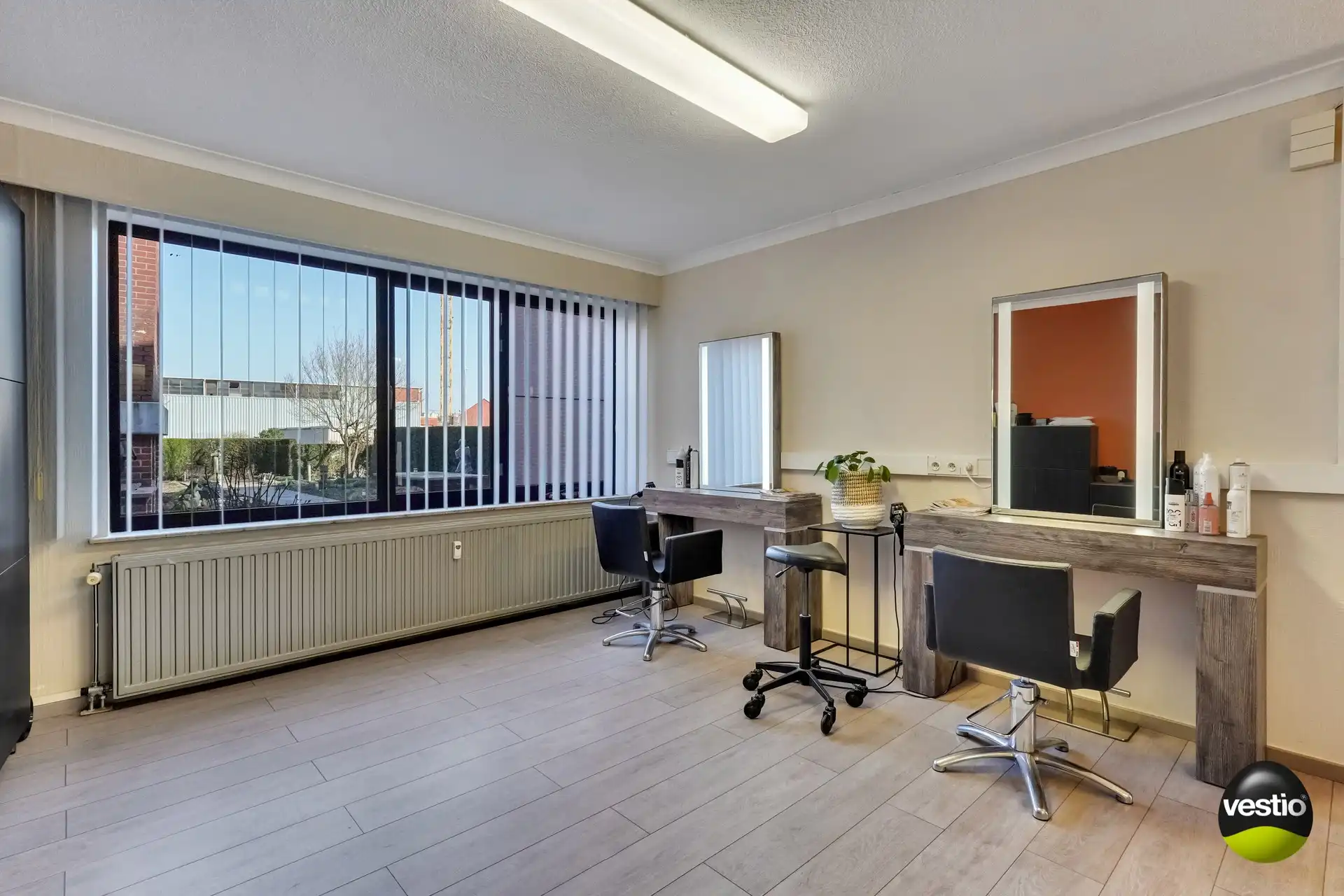 GELIJKVLOERS APPARTEMENT 3 SLAAPKAMERS 171 M² + HANDELSRUIMTE + TUIN + 5 GARAGES + ZOLDER foto 39