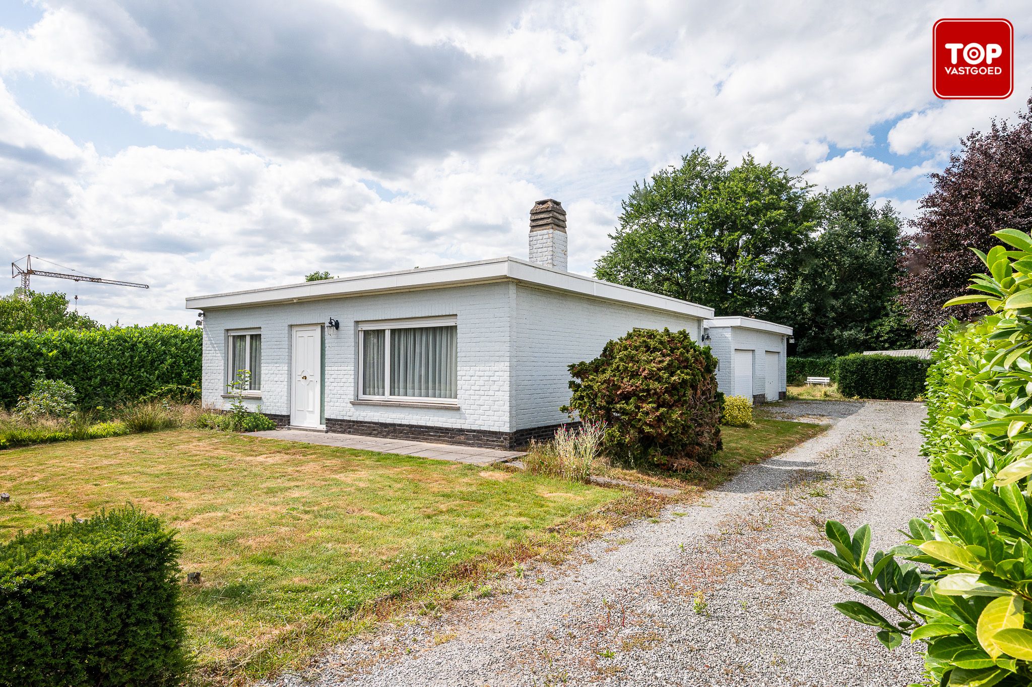 Te renoveren bungalow met enorm potentieel op een Toplocatie foto {{pictureIndex}}