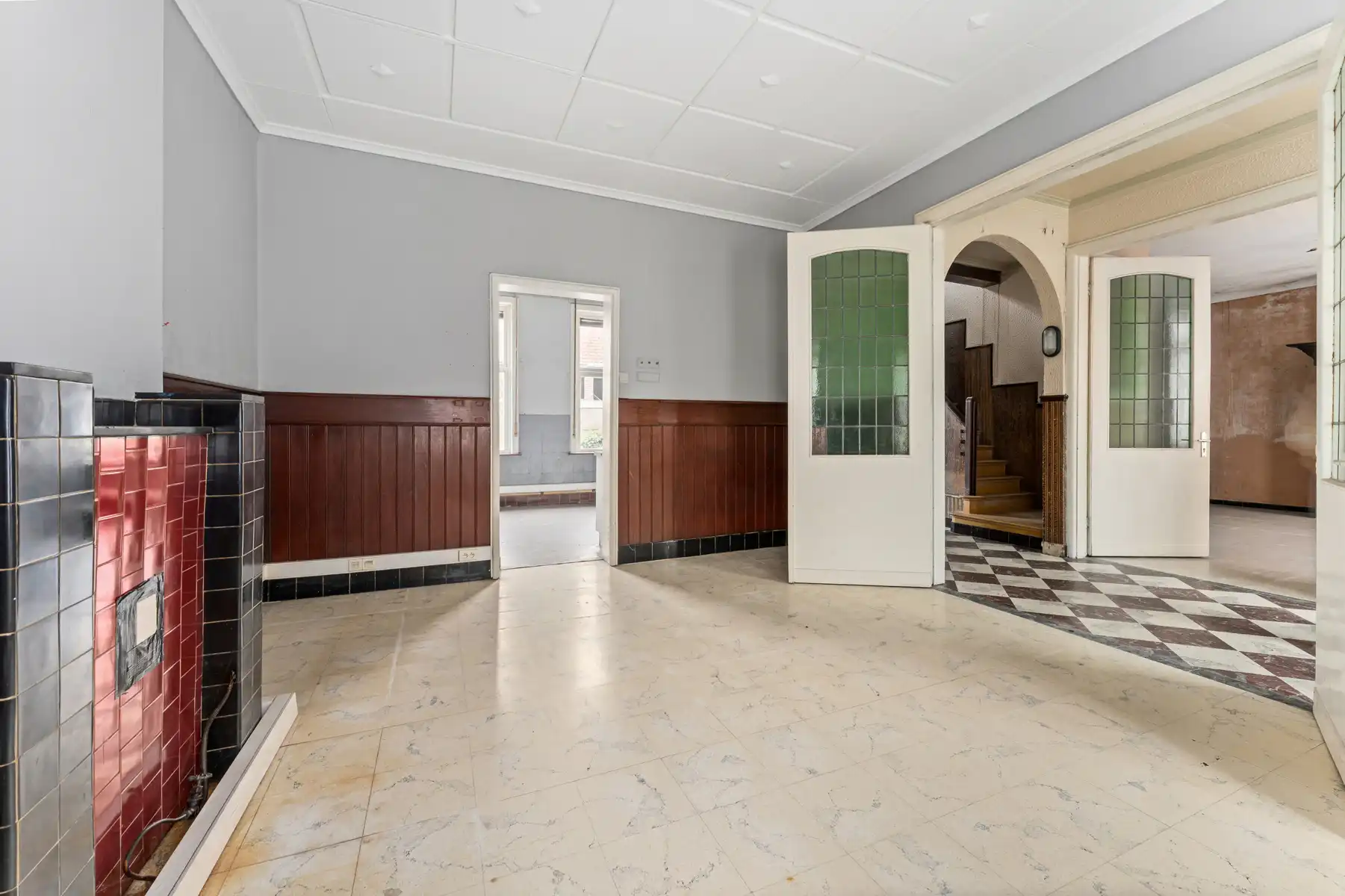 Ruime te renoveren woning met garage in centrum Kortemark foto 5