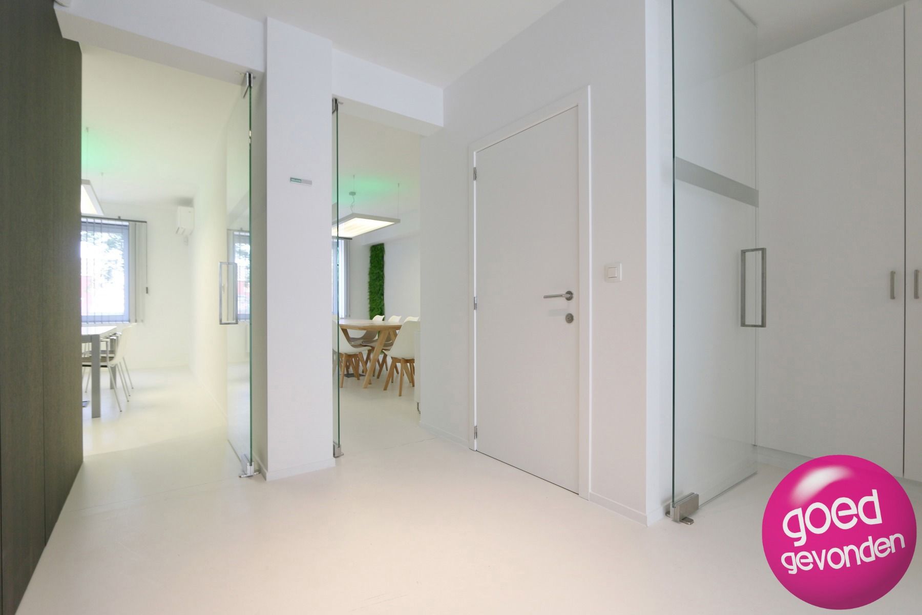 PLUG-IN modern kantoor + veel passage foto 24