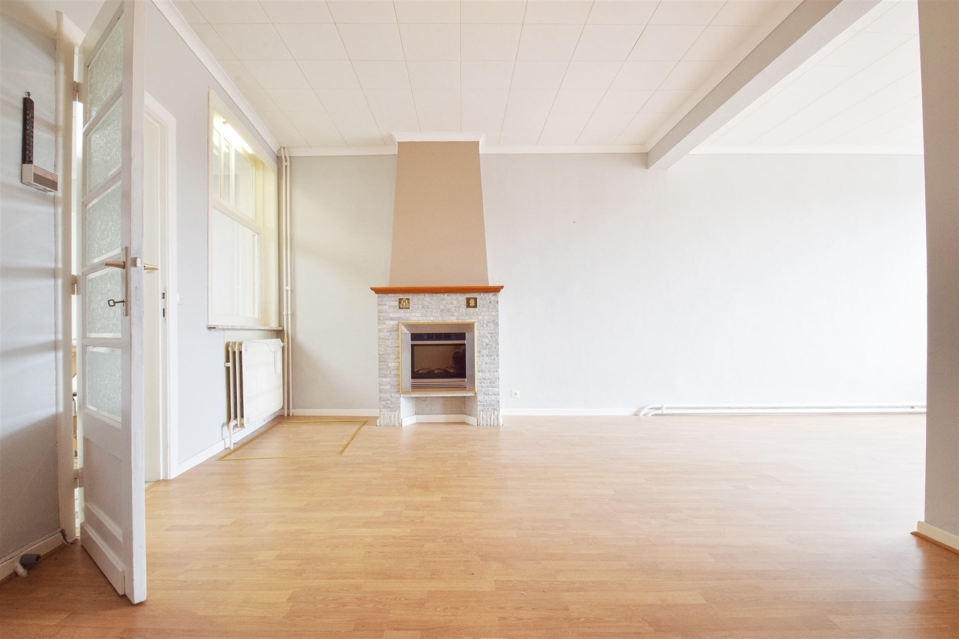 Op te frissen woning met stockagezolder aan de vaart. foto 3