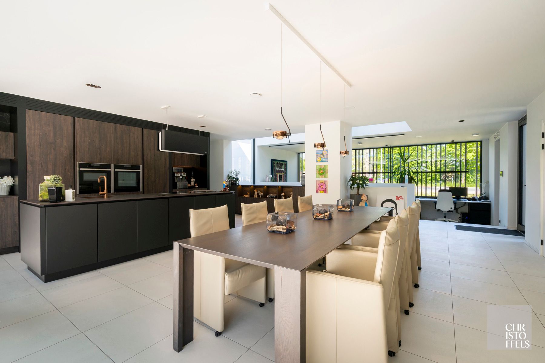 Multifunctioneel gebouw met 2 wooneenheden, kantoor en showroom op een perceel van 2.074 m²! foto 4