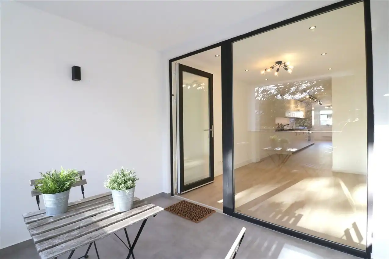 gerenoveerd, energiezuinig, inpandig Zgericht terras en garage foto 2