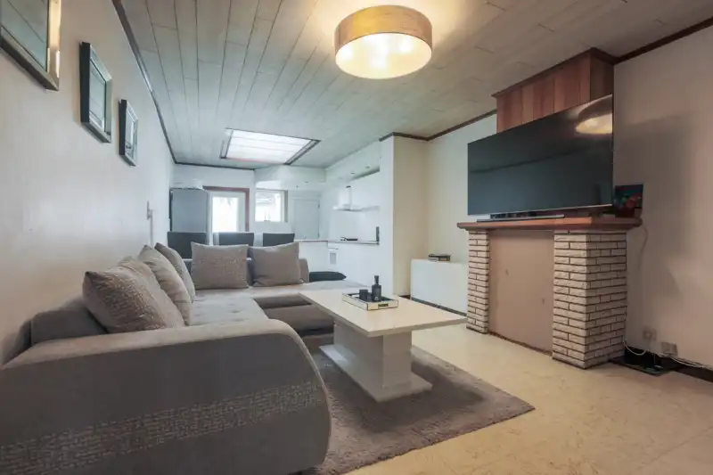 Te renoveren woning met 4 slaapkamers, tuinterras en kleine garage (elektriciteit goedgekeurd...). foto 2