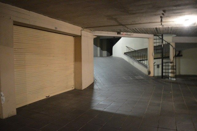 Garagebox aan de rugzijde vd Zeedijk, nabij Casinoplein foto 5