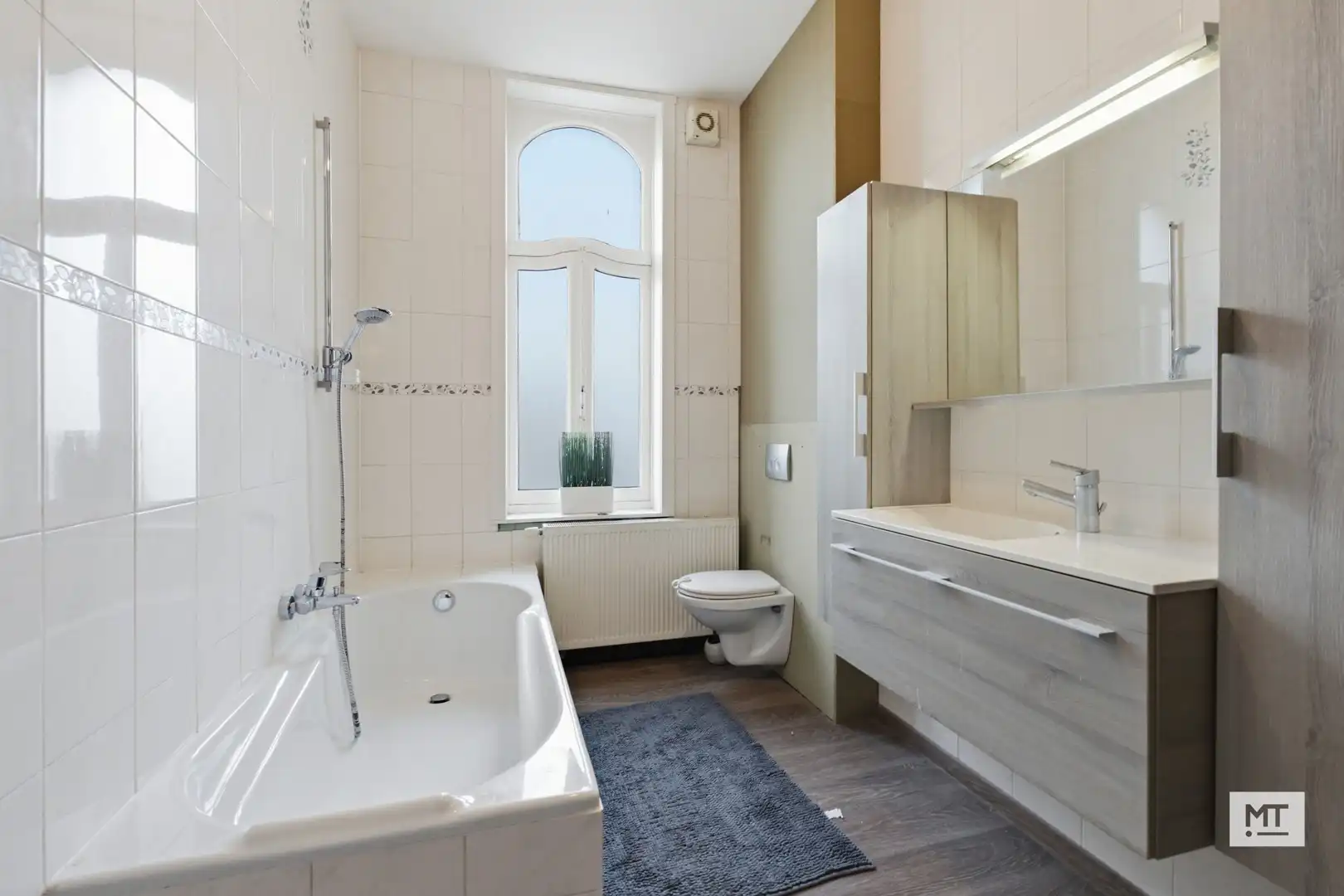 Bijzonder ruime herenwoning te koop in het centrum van Ieper foto 14