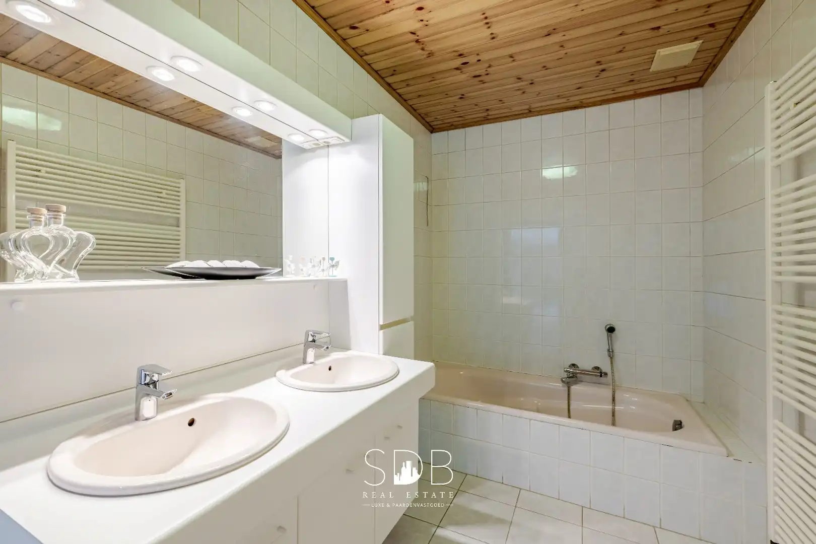 Hedendaagse villa met dubbele garage, zwembad en magazijn op 2.937m² foto 13