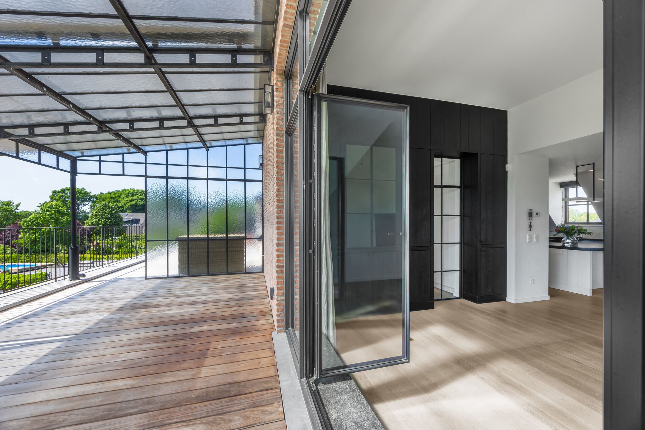 Luxe afgewerkte penthouse met groot zonneterras foto 13