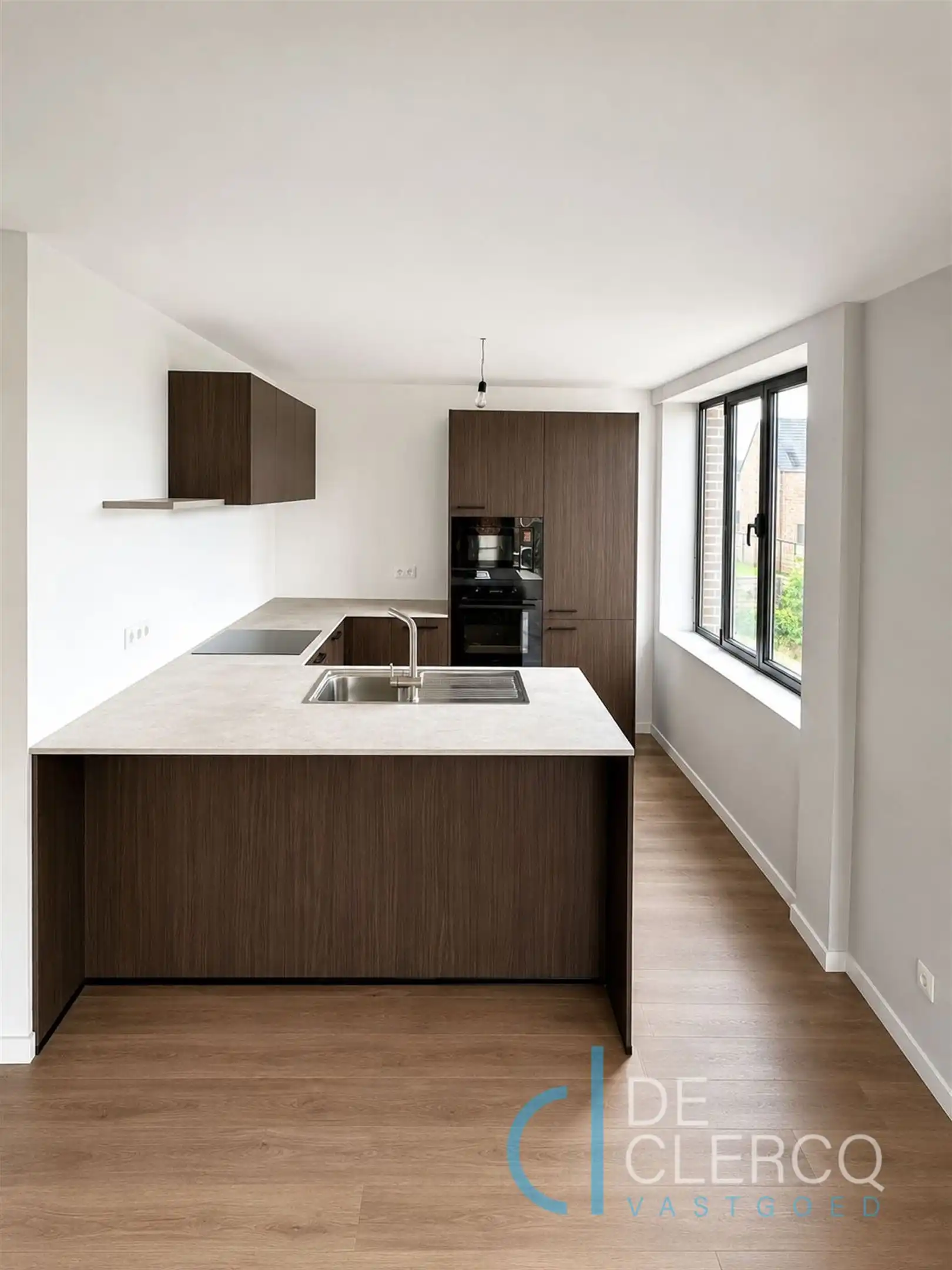 Gerenoveerd appartement met groot terras te Lochristi foto 3