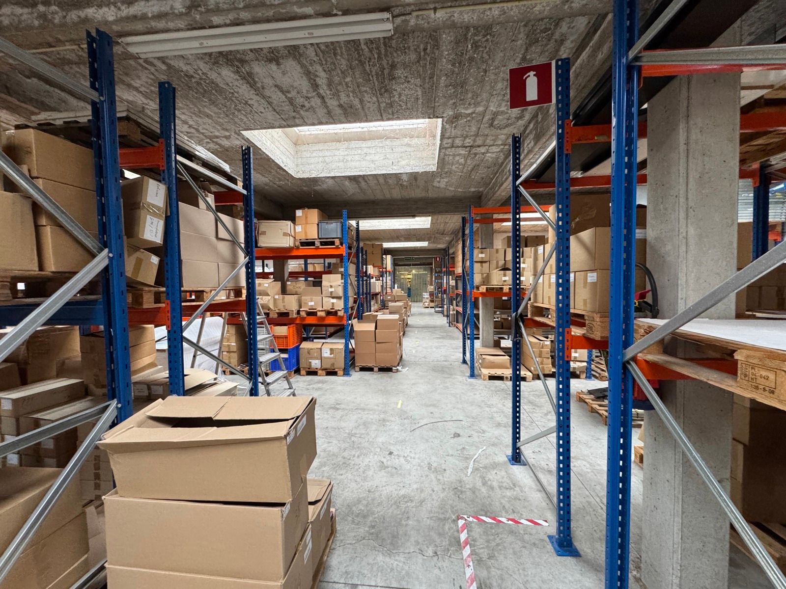 Grote magazijnruimte/atelier met kantoor te koop in Deurne  foto 20