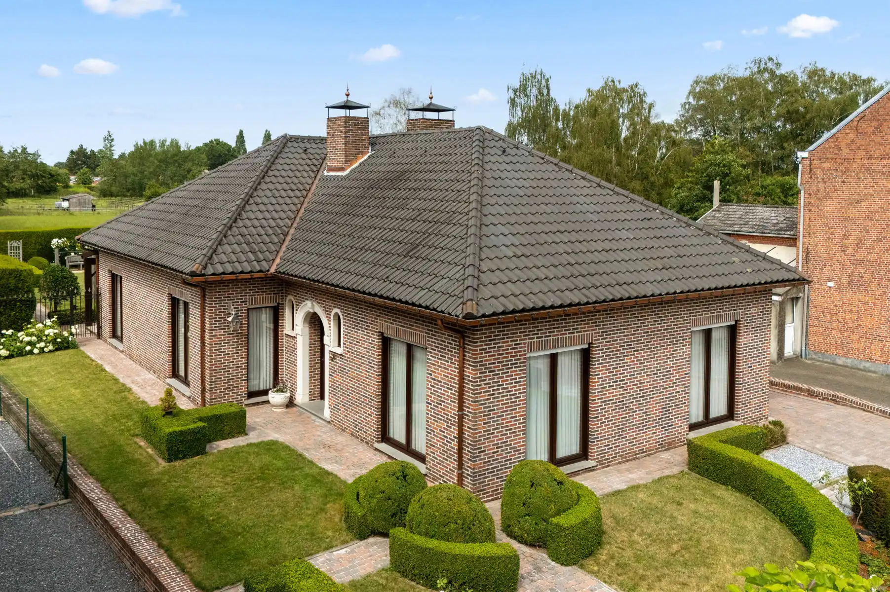Woning met tuin en achterliggend weiland op ca. 76a  foto 2