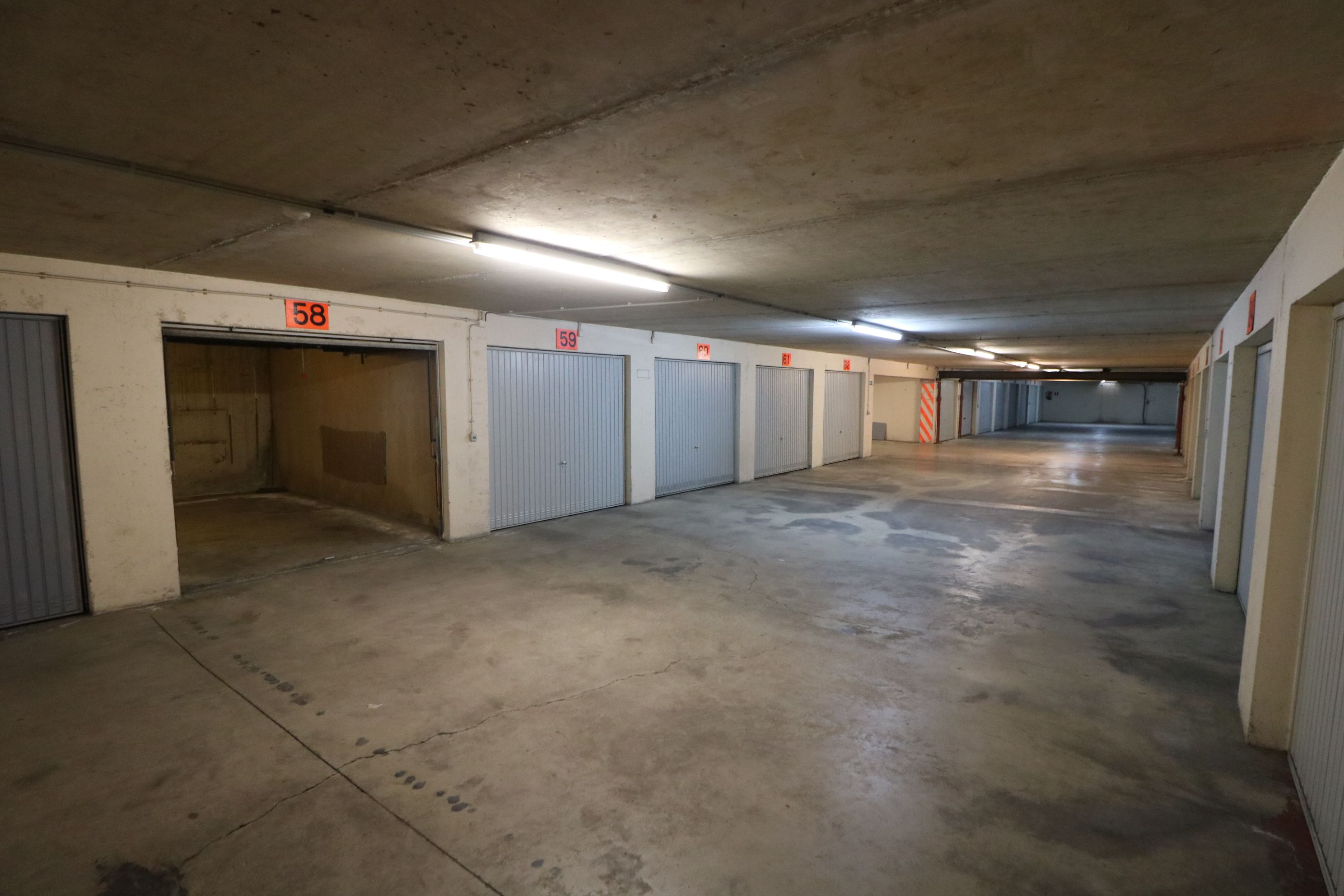 Ruime garagebox vlakbij de Zeedijk.  foto 3
