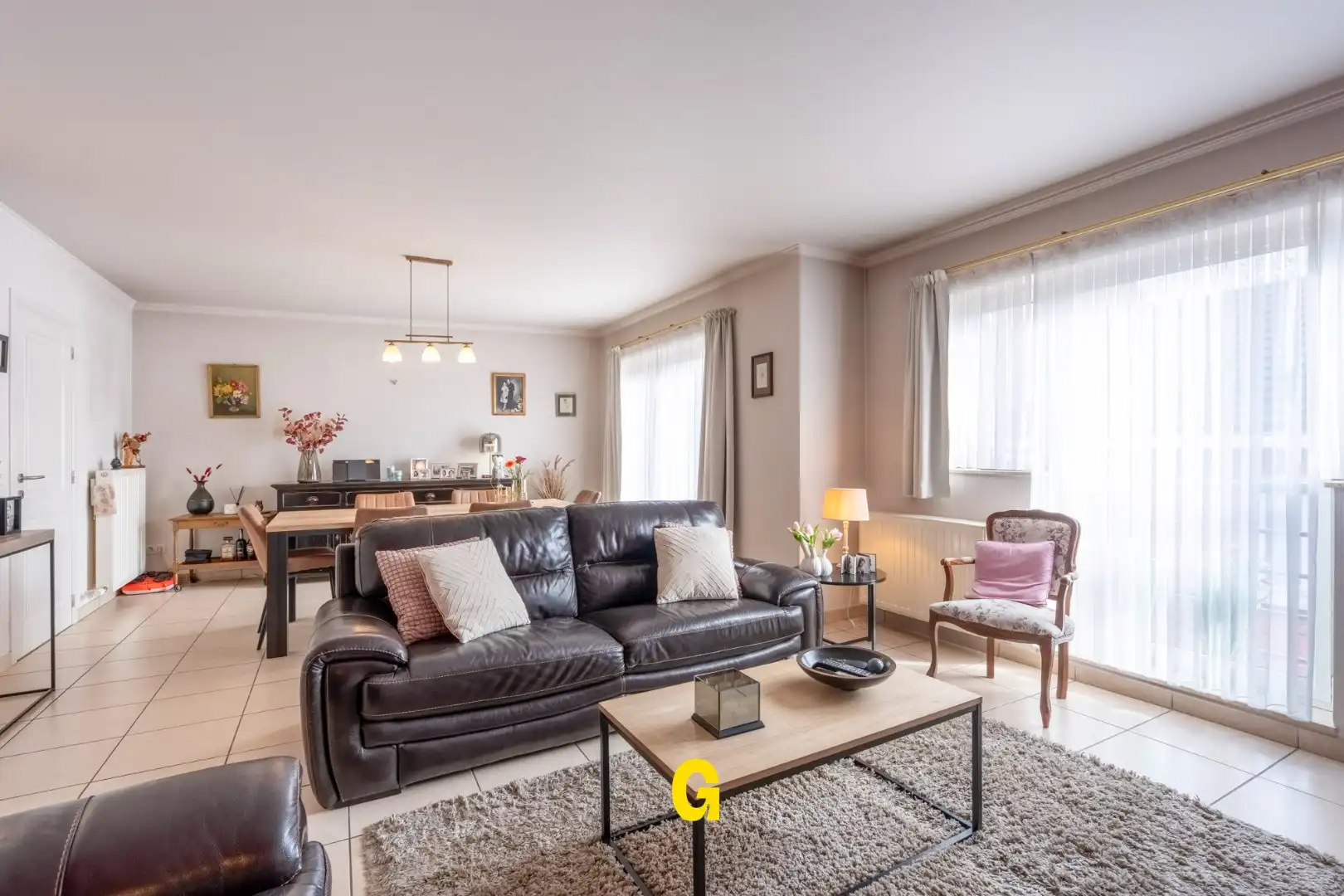Netjes verzorgd duplex appartement met drie slaapkamers en standplaats op wandelafstand van de markt foto 2