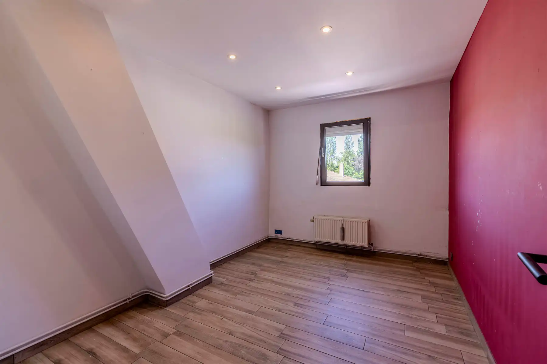 Deels gerenoveerde HOB op een grond van meer 689m² foto 12