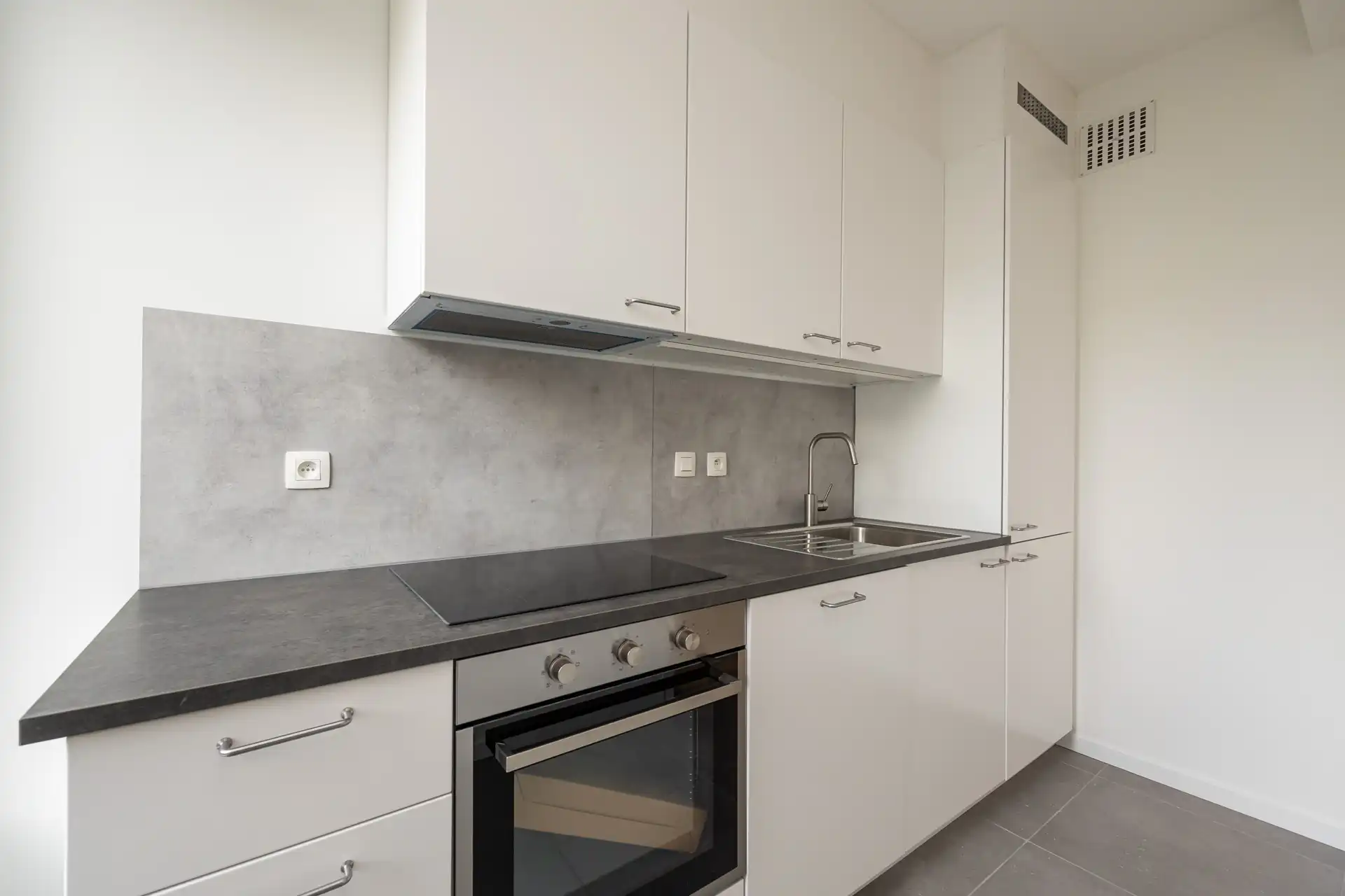 Instapklaars gelijkvloersapp met 2 slaapkamers + garagebox foto 3