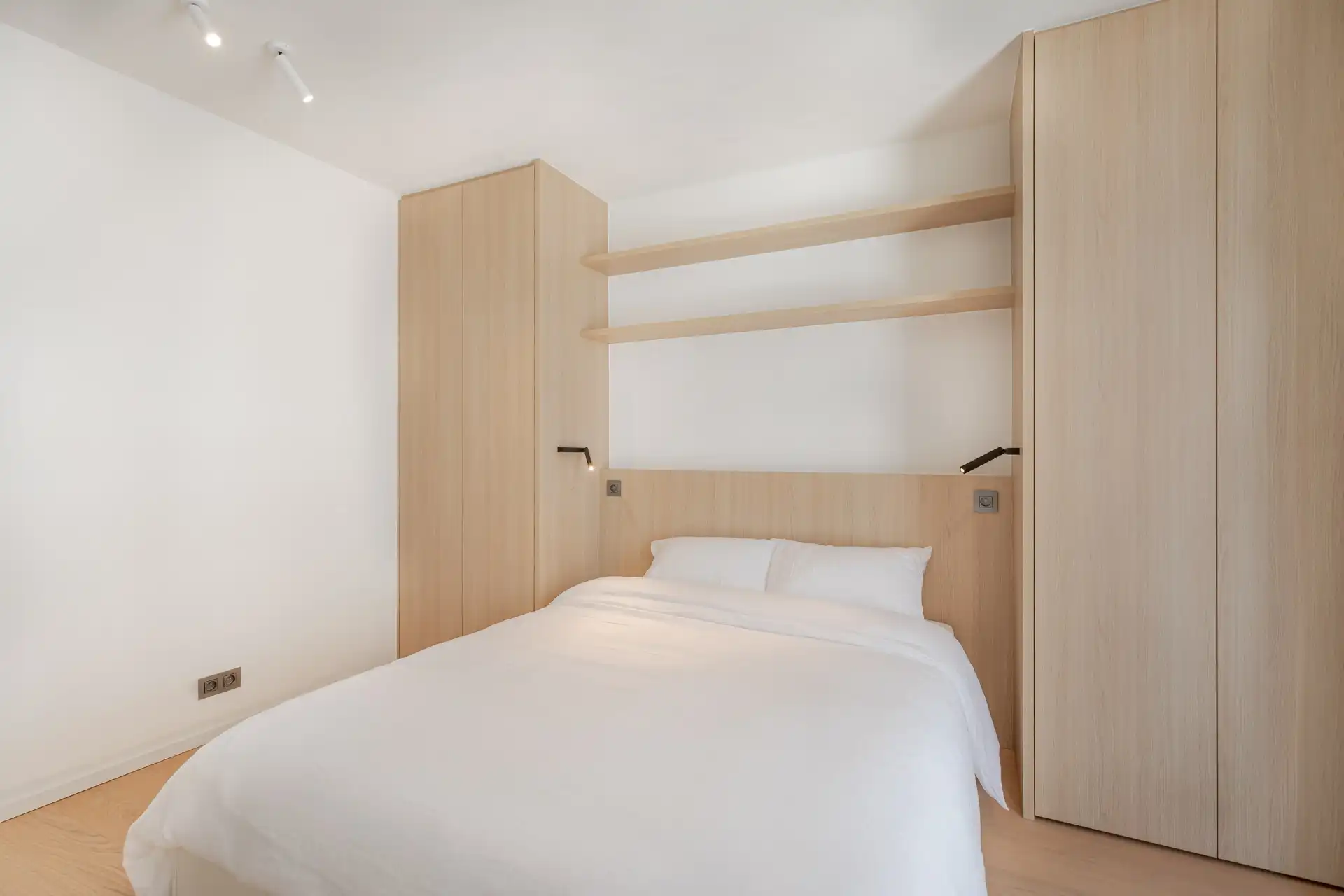 Prachtig gerenoveerd appartement in villaresidentie te Duinbergen foto 25