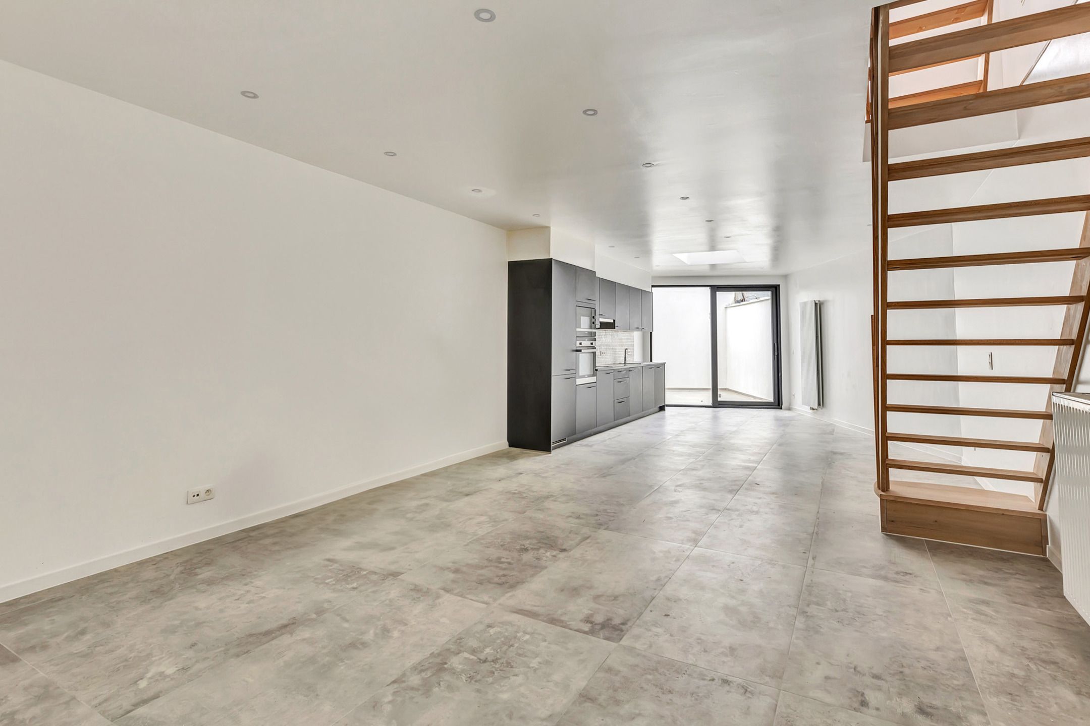 Instapklare stadswoning 200m2 bewoond met 5 slaapkamers  foto 4