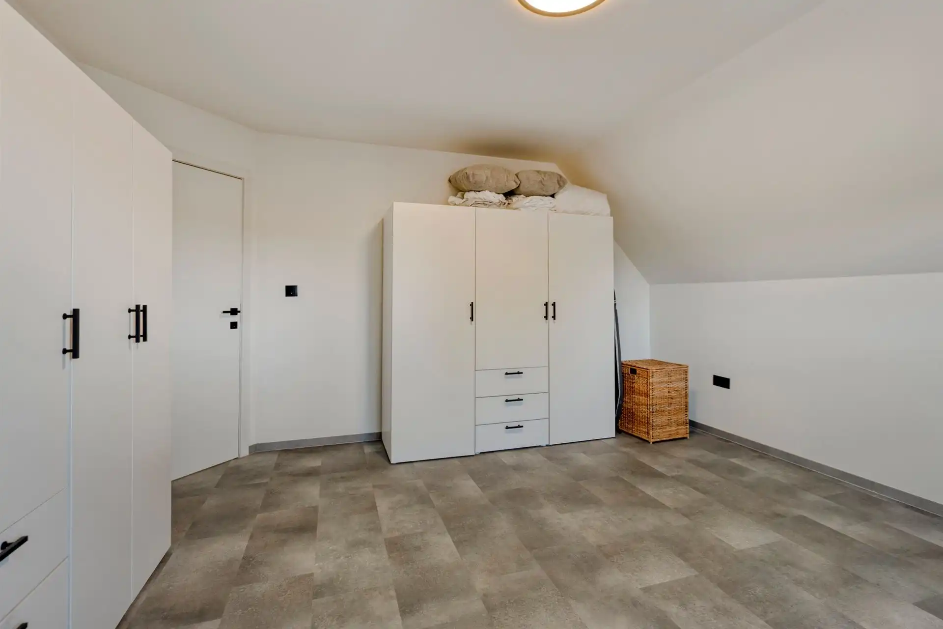 Gerenoveerde en energiezuinige woning met hoogwaardige afwerking in een rustige woonwijk te Wiemesmeer foto 23