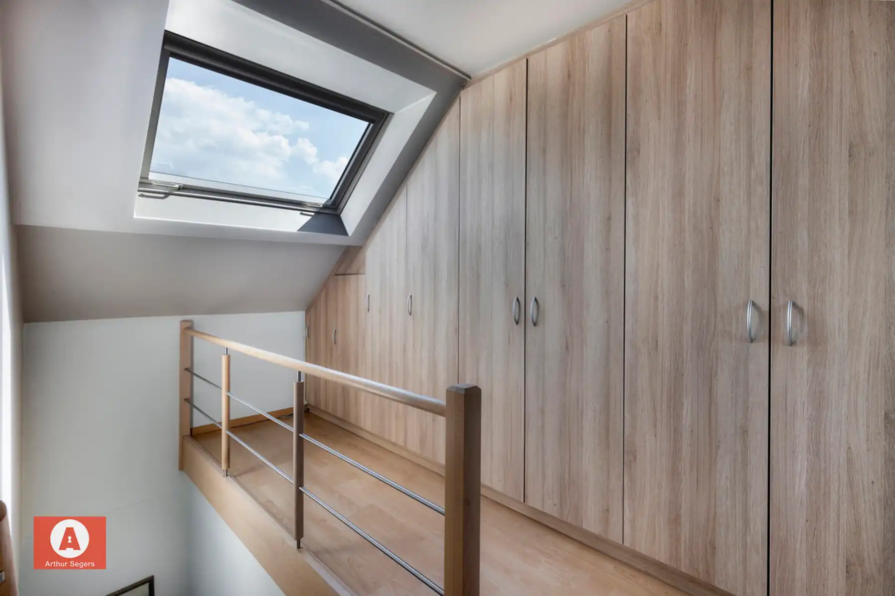 Unieke multifunctionele eigendom (woning met werkplaats) foto 13