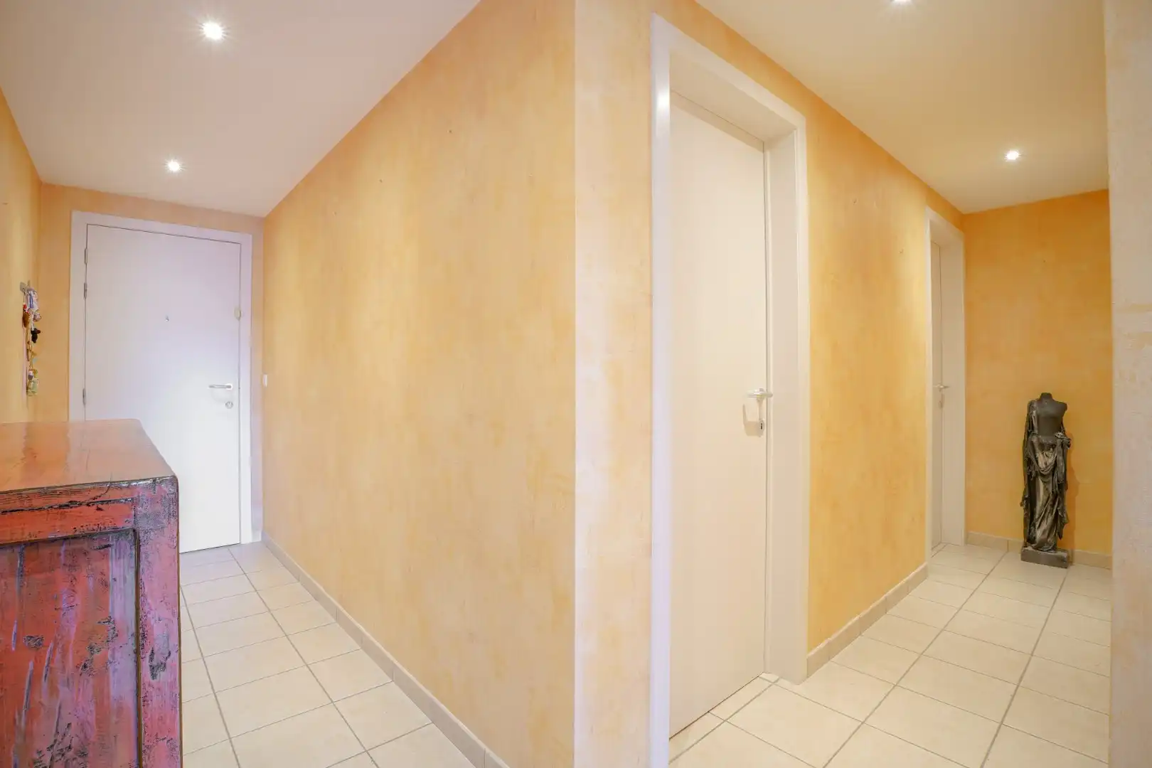 Instapklaar 2-slaapkamerappartement (89m² + 8m² terras) nabij de haven van Nieuwpoort. foto 7