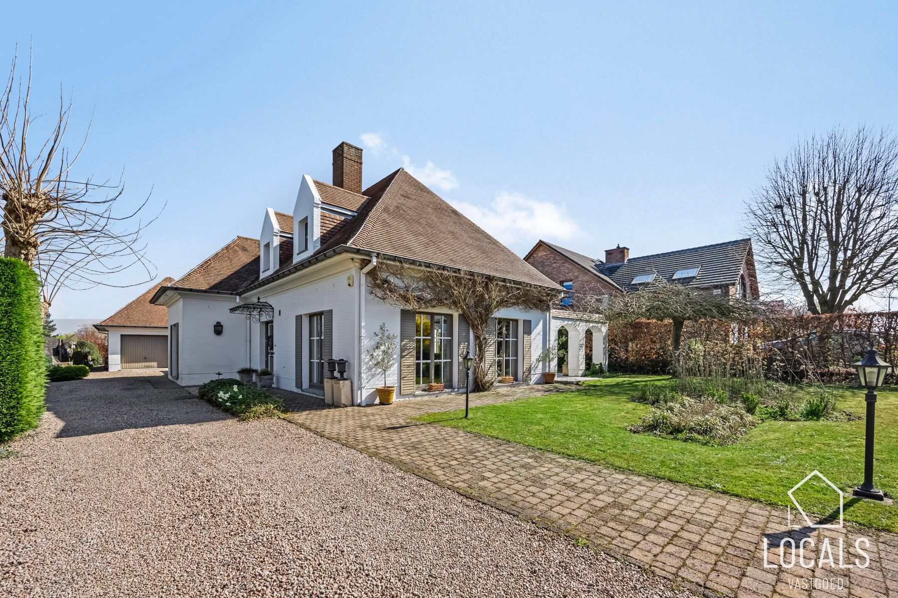Hoofdfoto van de publicatie: Tijdloze villa in doodlopende straat aan het bos