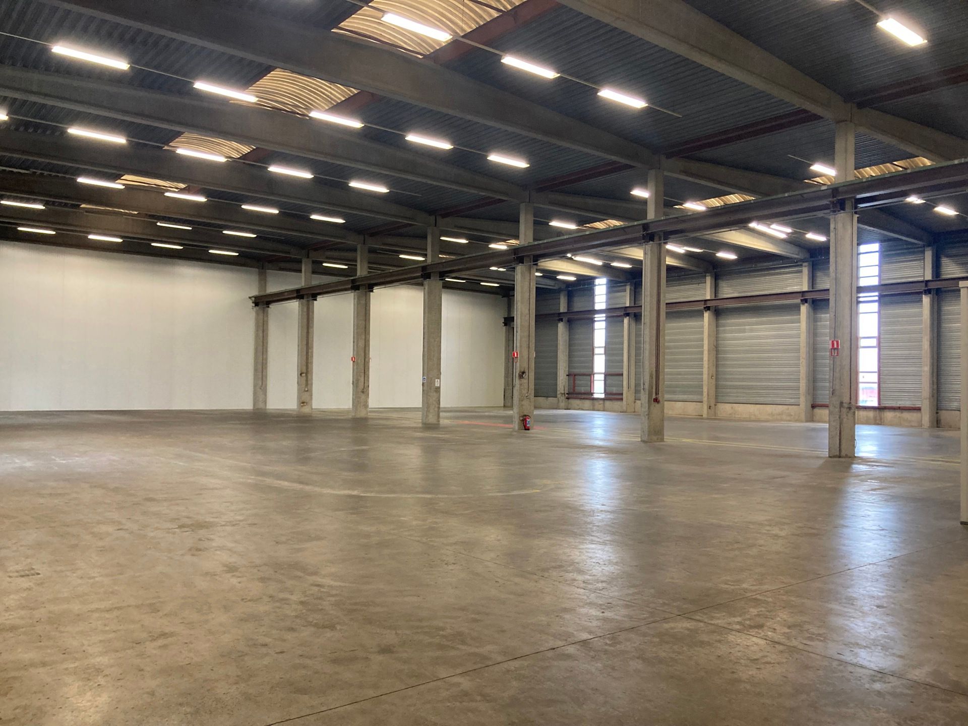 Bedrijfsgebouw met kantoren in Houthalen foto 11